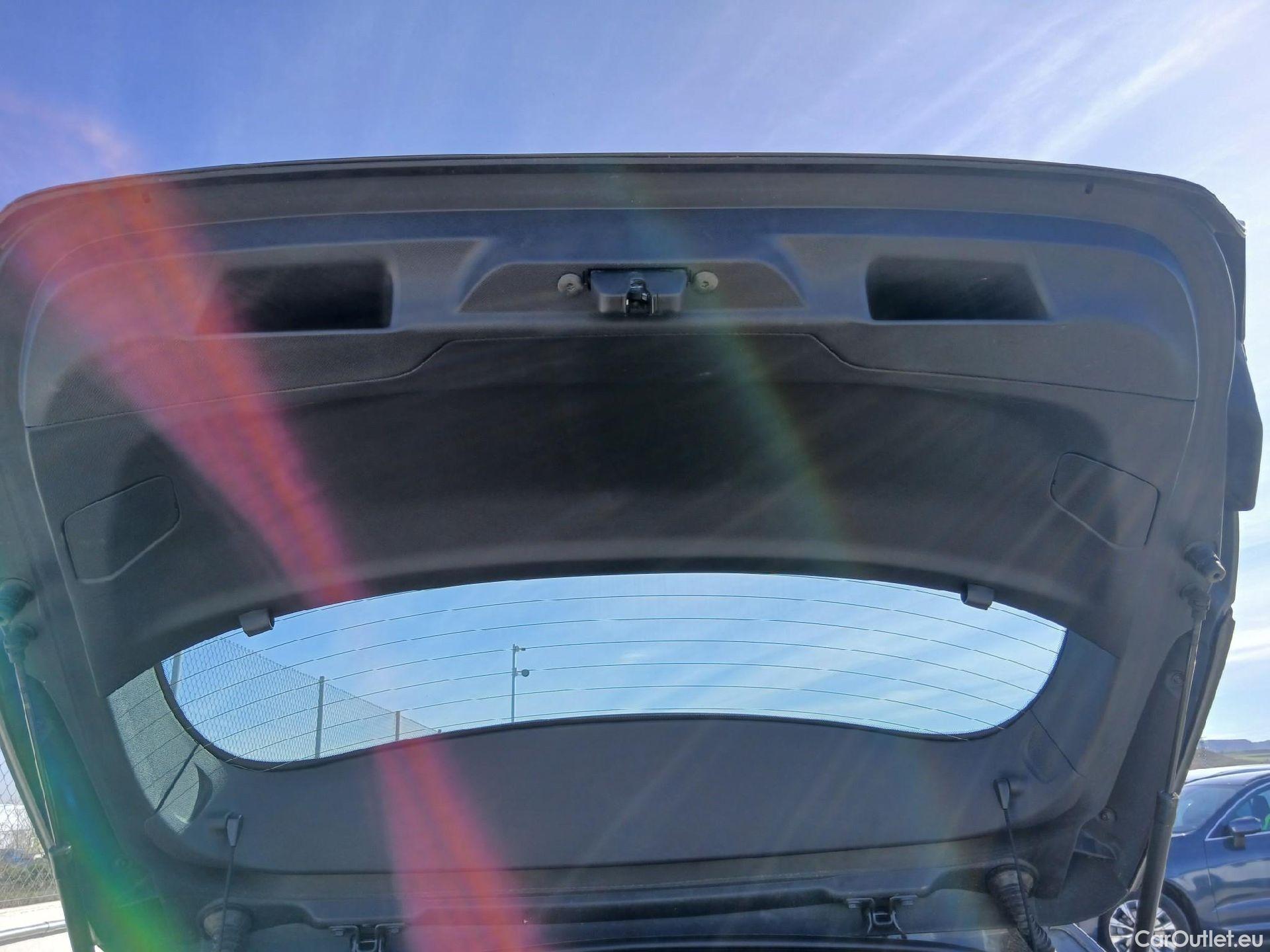  Peugeot  308 PEUGEOT  / 2017 / 5P / berlina con portón 5p Active Pack PureTech 110 S&S #25