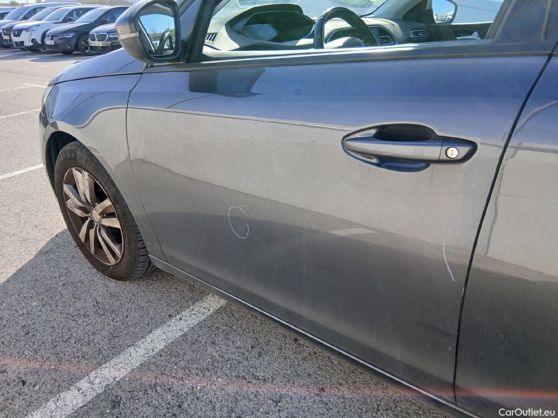  Peugeot  308 PEUGEOT  / 2017 / 5P / berlina con portón 5p Active Pack PureTech 110 S&S #14