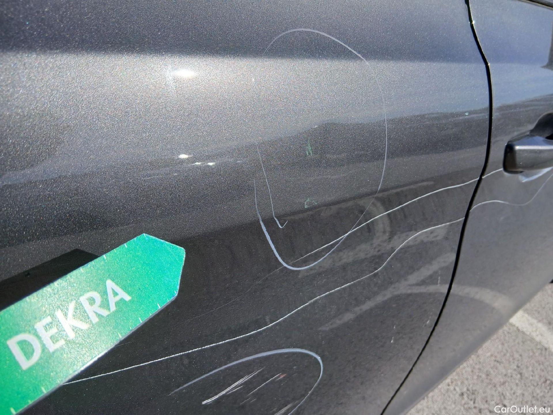  Peugeot  308 PEUGEOT  / 2017 / 5P / berlina con portón 5p Active Pack PureTech 110 S&S #32