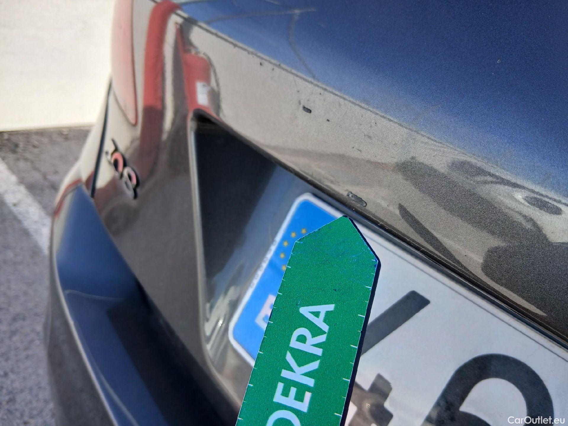  Peugeot  308 PEUGEOT  / 2017 / 5P / berlina con portón 5p Active Pack PureTech 110 S&S #23