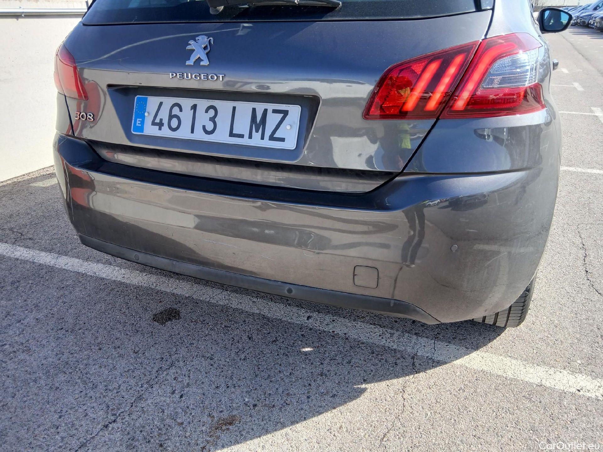  Peugeot  308 PEUGEOT  / 2017 / 5P / berlina con portón 5p Active Pack PureTech 110 S&S #21