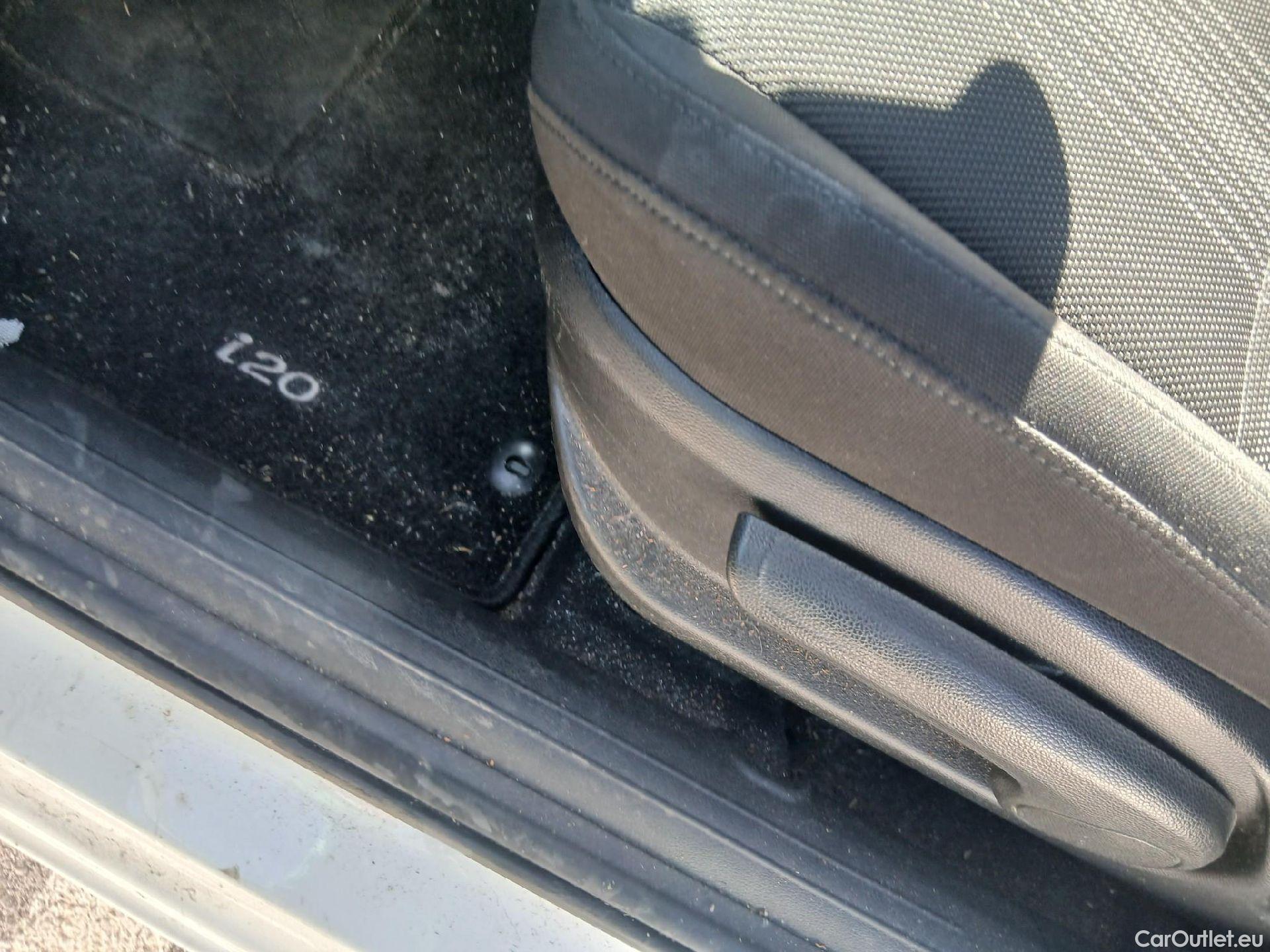  Hyundai  i20 HYUNDAI  / 2020 / 5P / berlina con portón 1.0 TGDI 74kW (100CV) 48V Essence #2