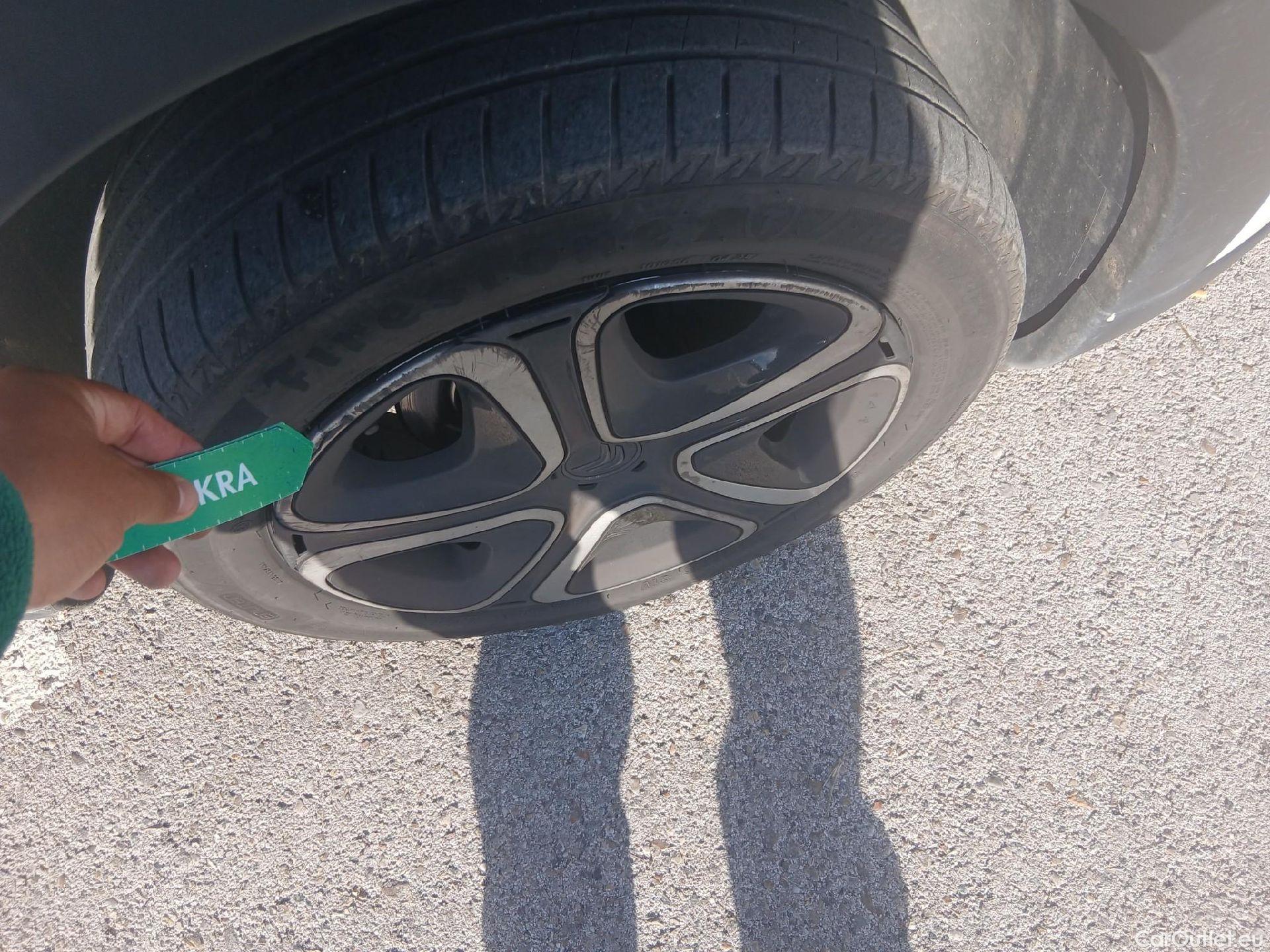  Citroen  C4 Cactus CITROEN  / 2018 / 5P / berlina con portón BlueHDi 100 S&S Feel #45