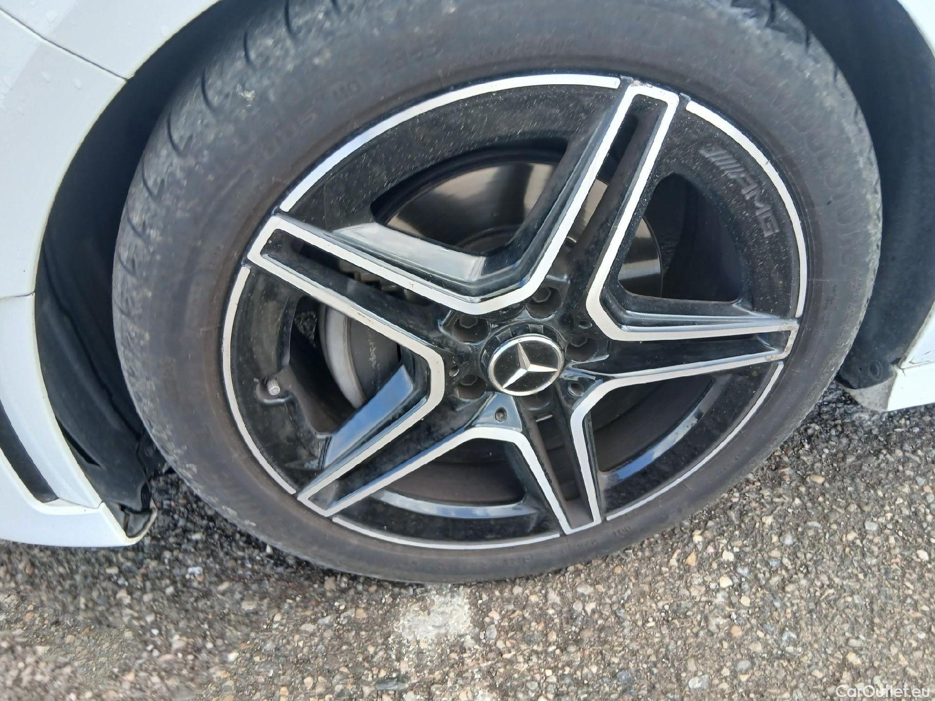  Mercedes  A-Klasse MERCEDES-BENZ Clase A / 2018 / 5P / berlina con portón A 200 d #2