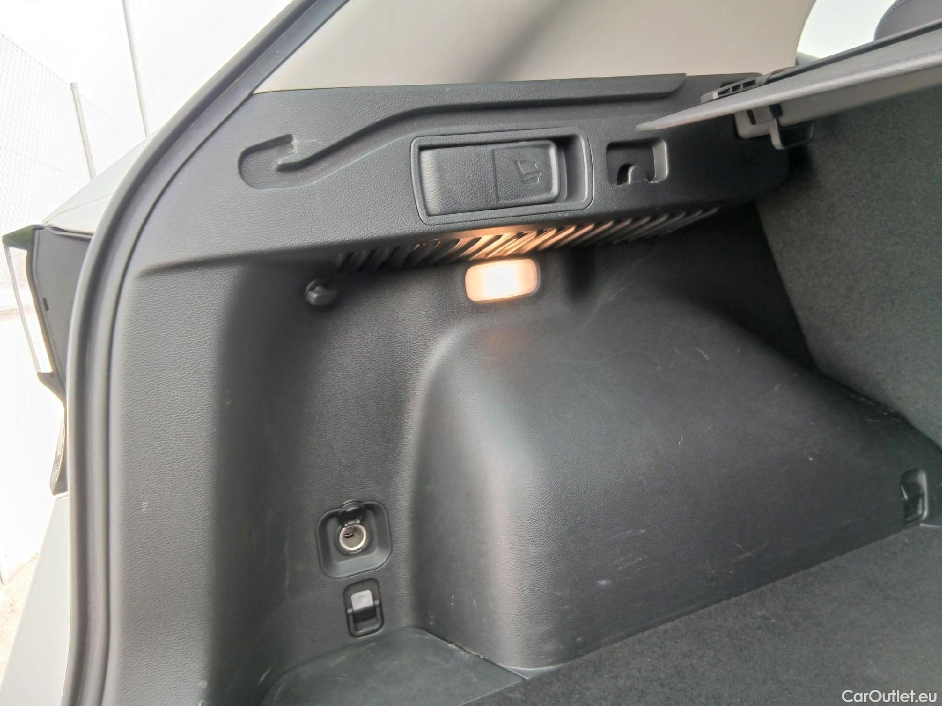  KIA  Sportage KIA  / 2022 / 5P / todoterreno 1.6 T-GDi MHEV 180CV Tech 4X4 DCT #41