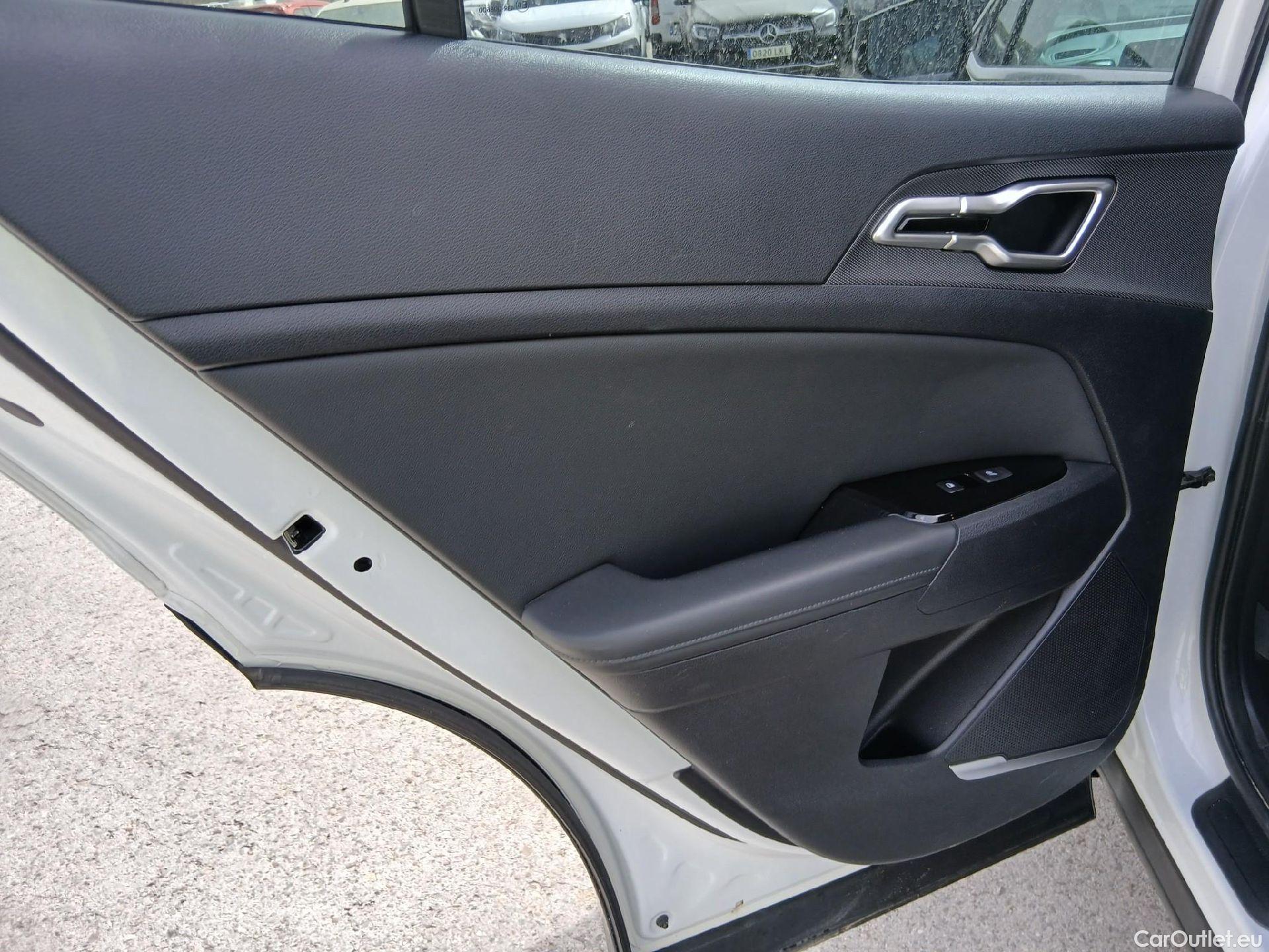  KIA  Sportage KIA  / 2022 / 5P / todoterreno 1.6 T-GDi MHEV 180CV Tech 4X4 DCT #29