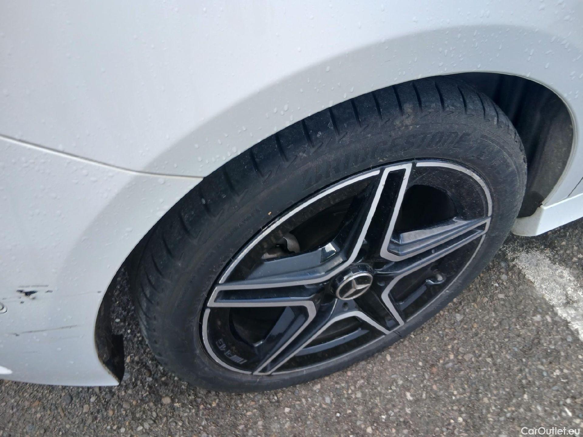  Mercedes  A-Klasse MERCEDES-BENZ Clase A / 2018 / 5P / berlina con portón A 200 d #13