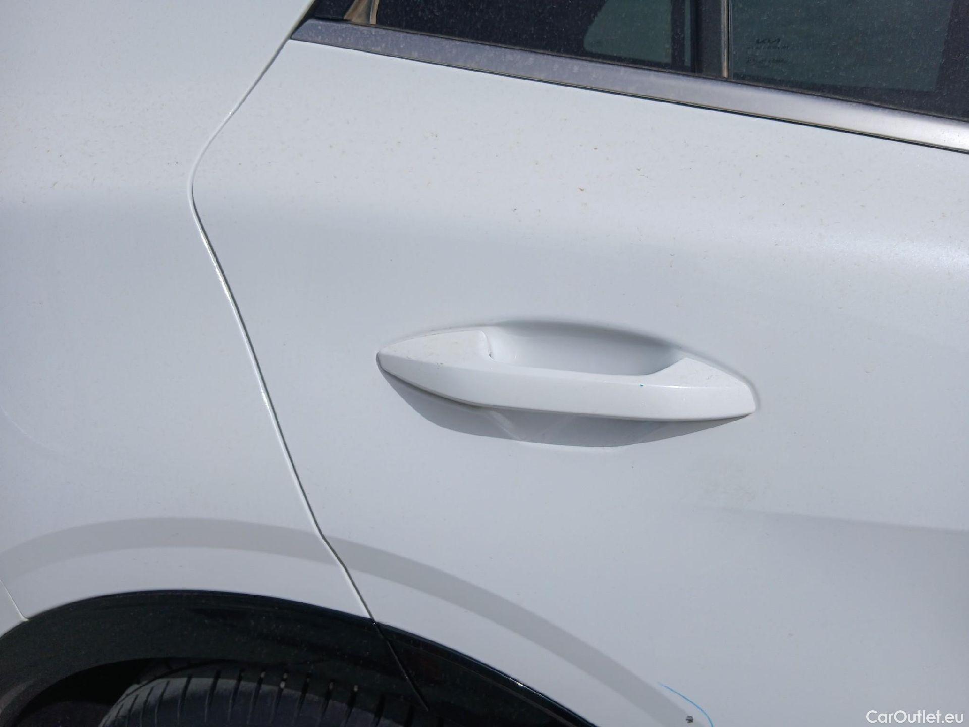  KIA  Sportage KIA  / 2022 / 5P / todoterreno 1.6 T-GDi MHEV 180CV Tech 4X4 DCT #51