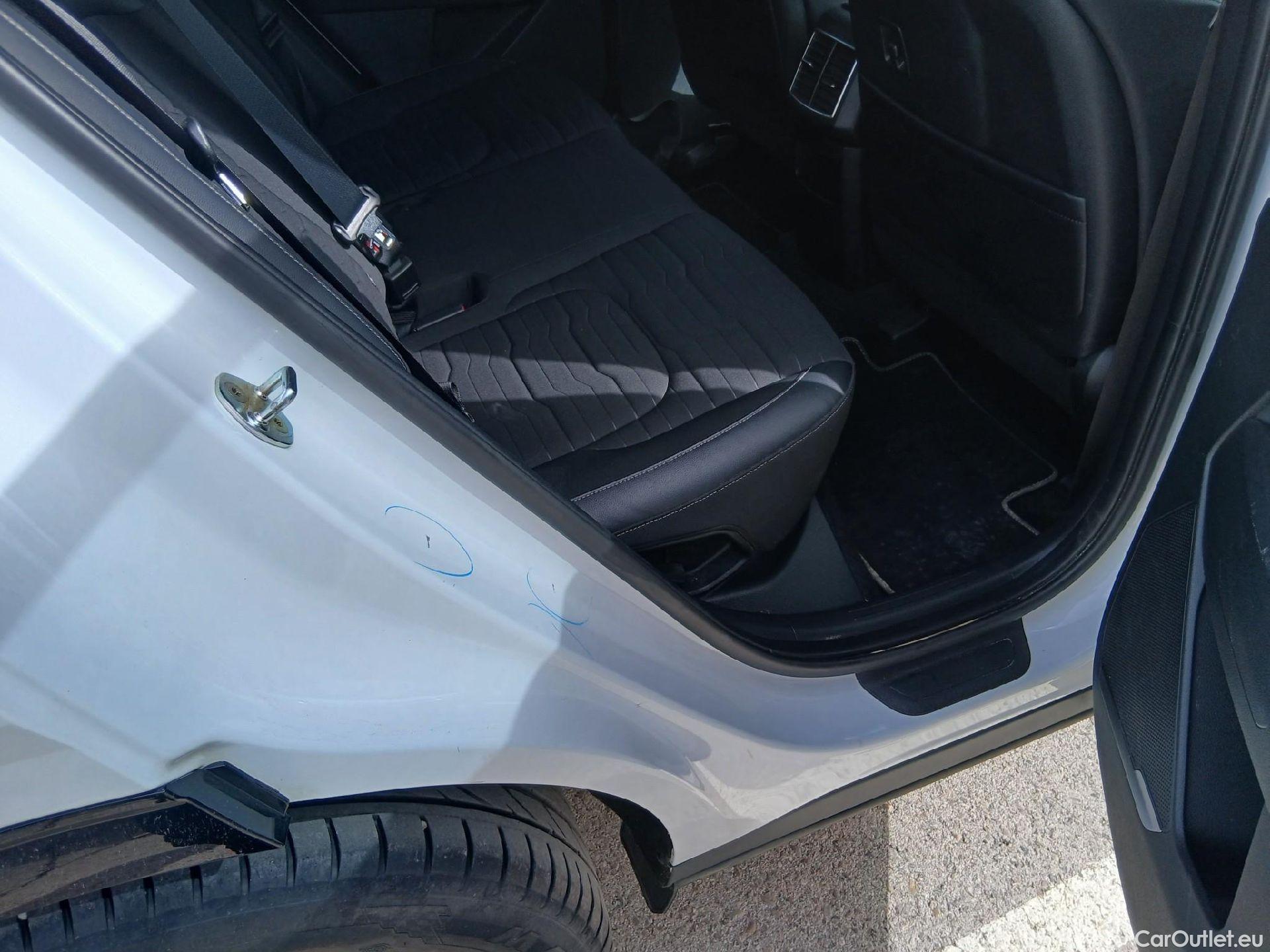  KIA  Sportage KIA  / 2022 / 5P / todoterreno 1.6 T-GDi MHEV 180CV Tech 4X4 DCT #47