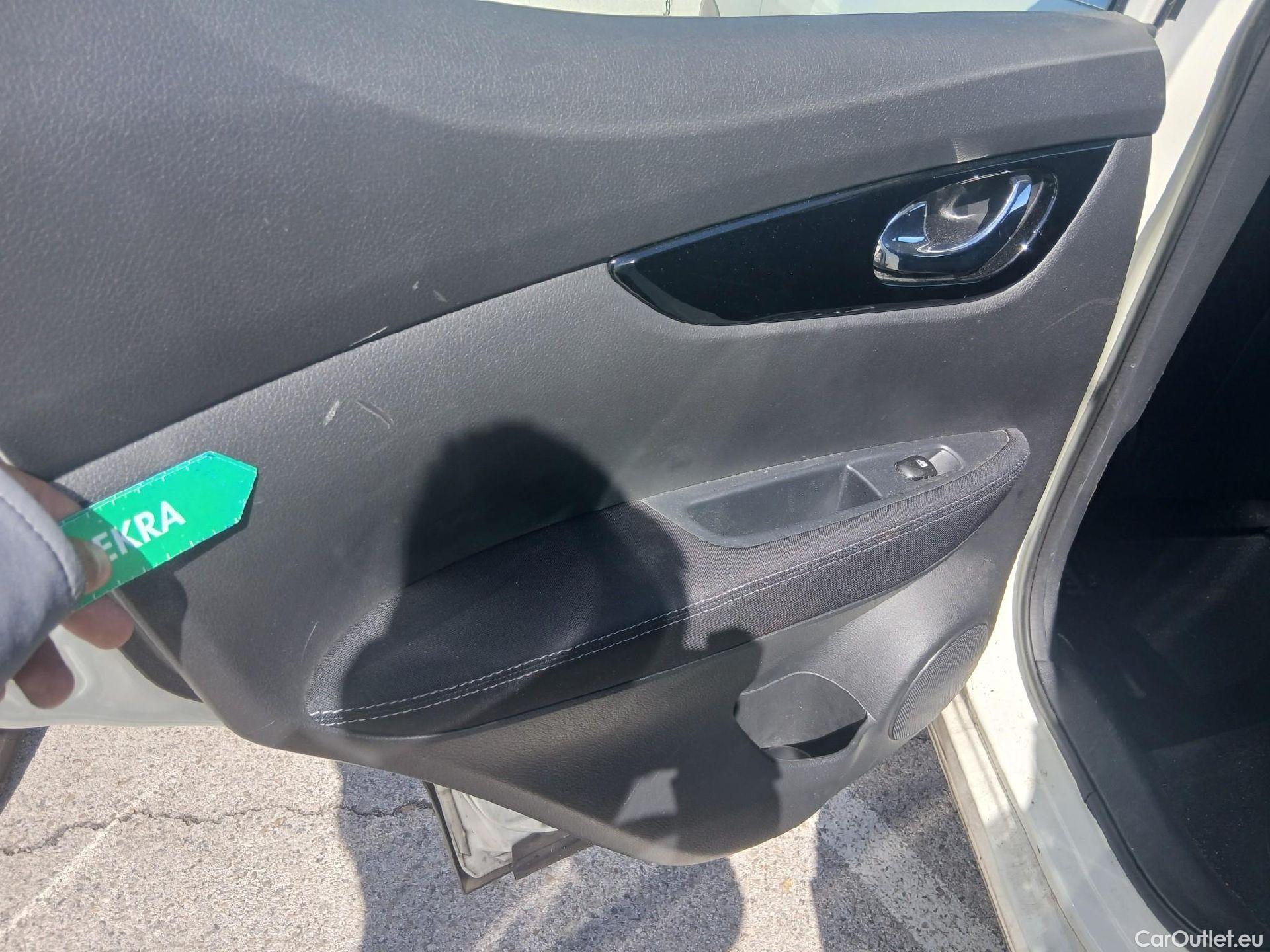  Nissan  Qashqai NISSAN  / 2017 / 5P / todoterreno DIG-T 103 kW (140 CV) E6D ACENTA (AC) #3