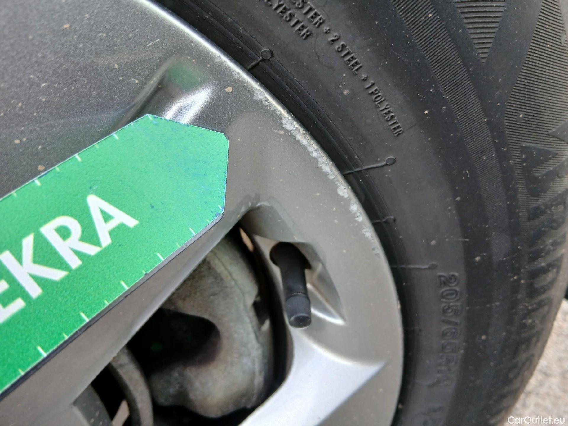  Hyundai  Konna HYUNDAI Kona / 2023 / 5P / todoterreno 1.6 GDI HEV Maxx DCT #42