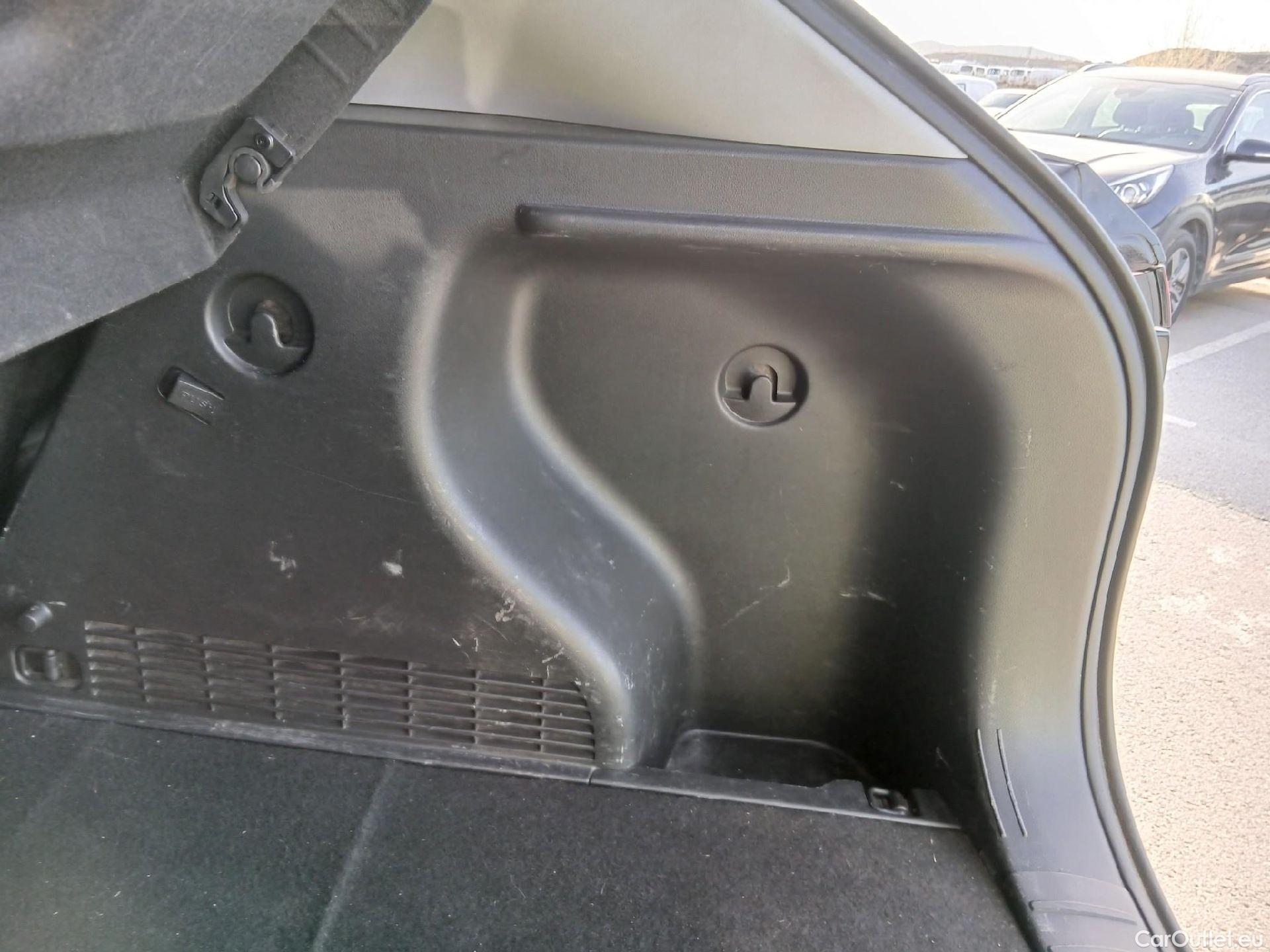  Hyundai  Konna HYUNDAI Kona / 2023 / 5P / todoterreno 1.6 GDI HEV Maxx DCT #33