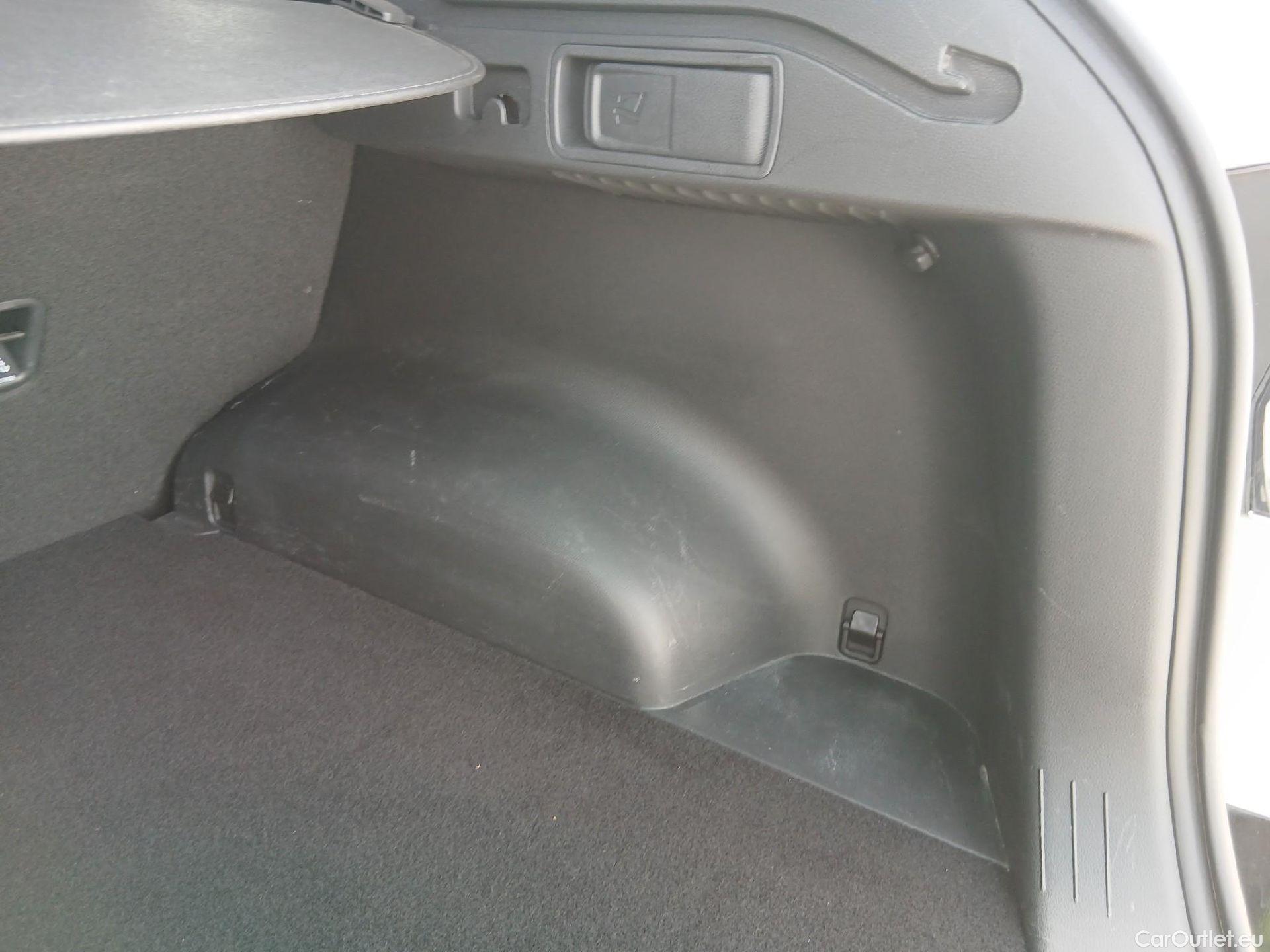  KIA  Sportage KIA  / 2022 / 5P / todoterreno 1.6 T-GDi MHEV 180CV Tech 4X4 DCT #44