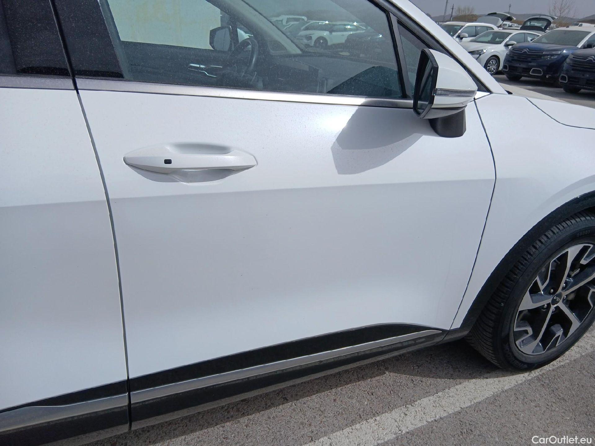  KIA  Sportage KIA  / 2022 / 5P / todoterreno 1.6 T-GDi MHEV 180CV Tech 4X4 DCT #52