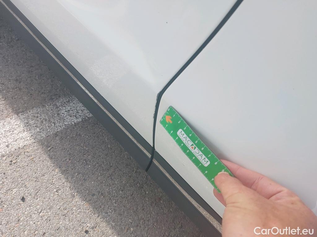  Mercedes  GLA MERCEDES-BENZ  / 2020 / 5P / todoterreno  220 D 4MATIC #4