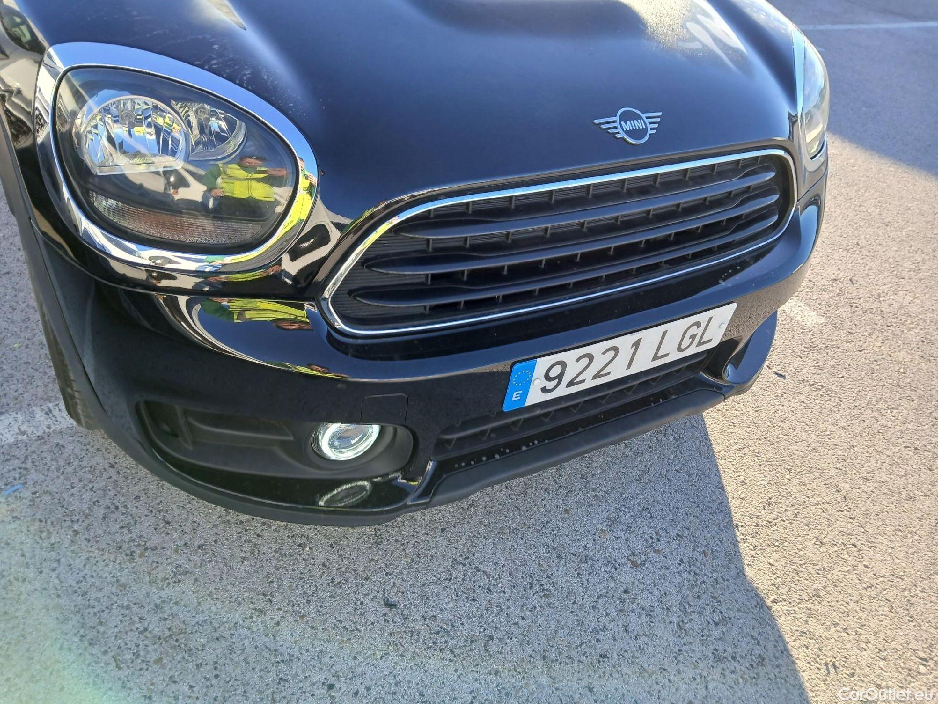  Mini  Countryman MINI  / 2016 / 5P / berlina con portón One #7