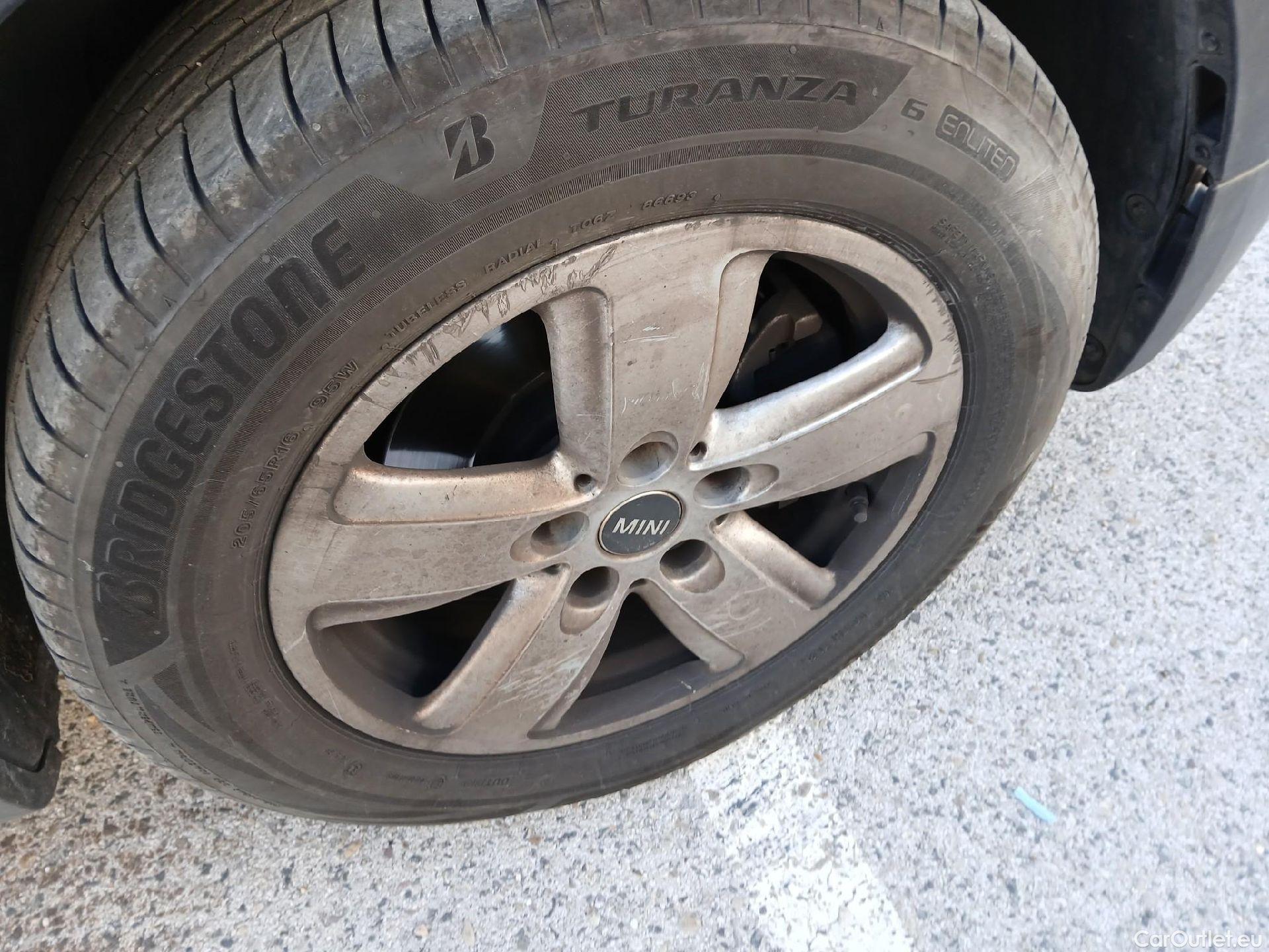  Mini  Countryman MINI  / 2016 / 5P / berlina con portón One #17