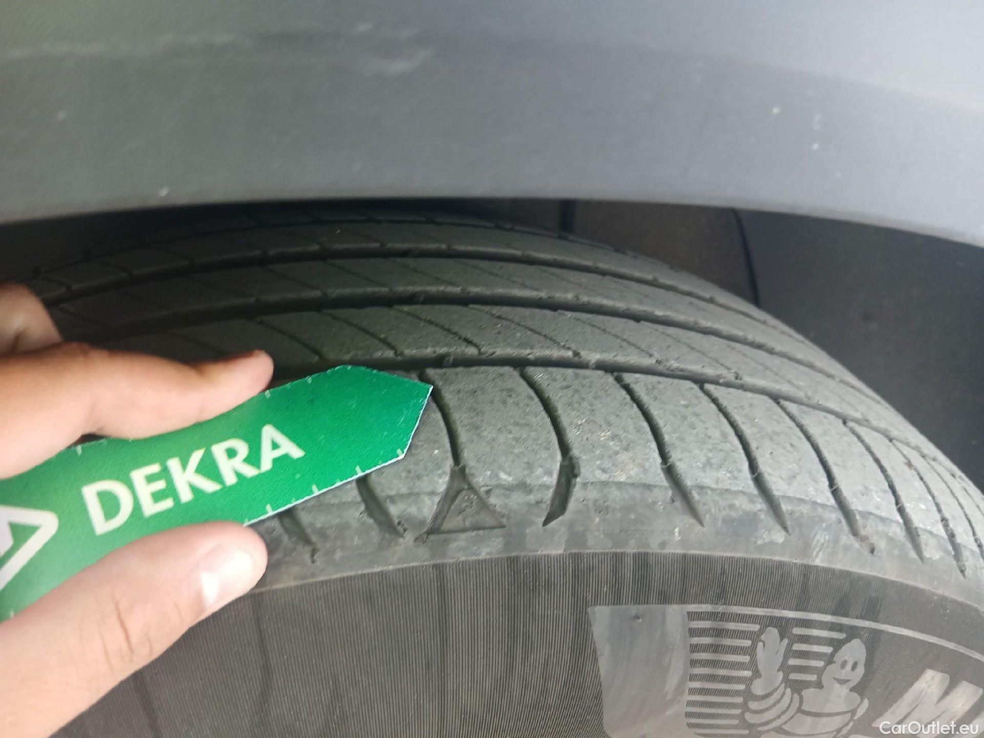  KIA  Sportage KIA  / 2022 / 5P / todoterreno 1.6 T-GDi 112kW (150CV) Drive 4X2 #3