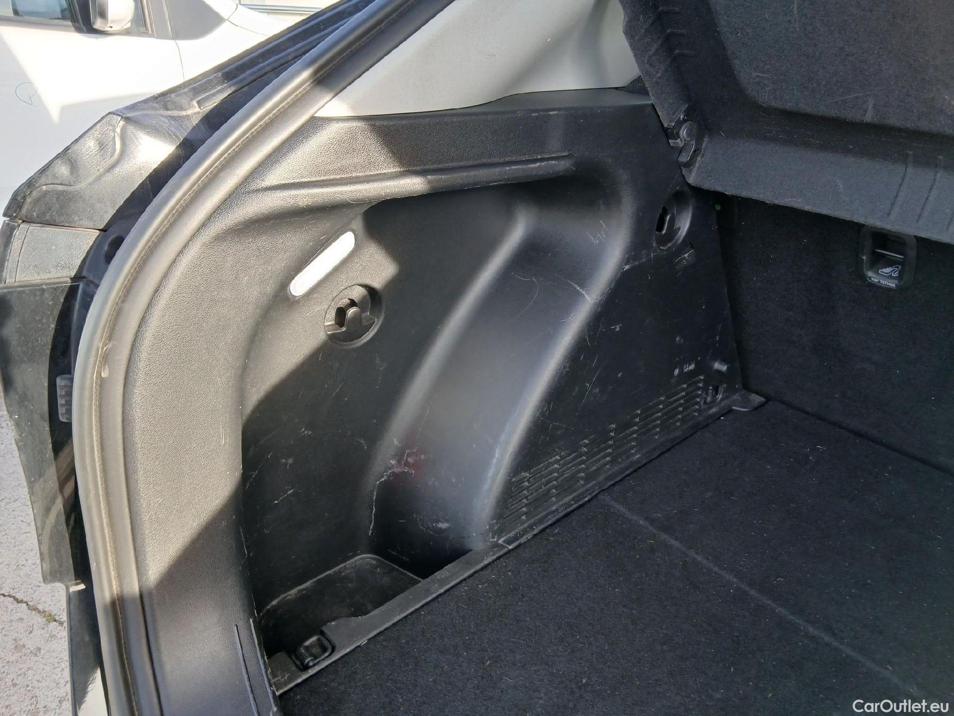  Hyundai  Konna HYUNDAI Kona / 2023 / 5P / todoterreno 1.6 GDI HEV Maxx DCT #32