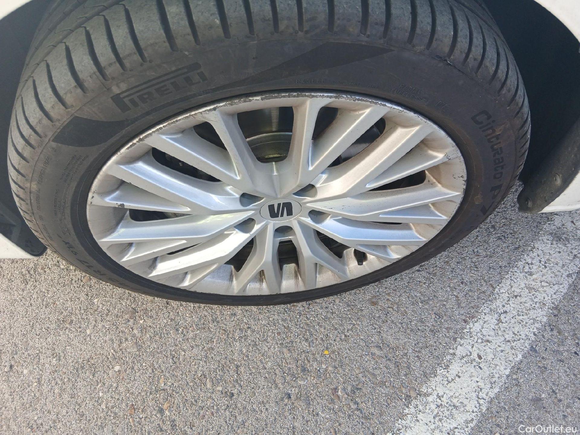  Seat  Leon SEAT Nuevo León / 2020 / 5P / familiar SP 1.4 e-Hybrid DSG S&S Xcellence Go L #13