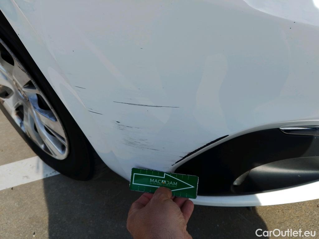  Peugeot  208 PEUGEOT  5p 1G berlina con portón 5P ACTIVE 1.6 BlueHDi 75 #17