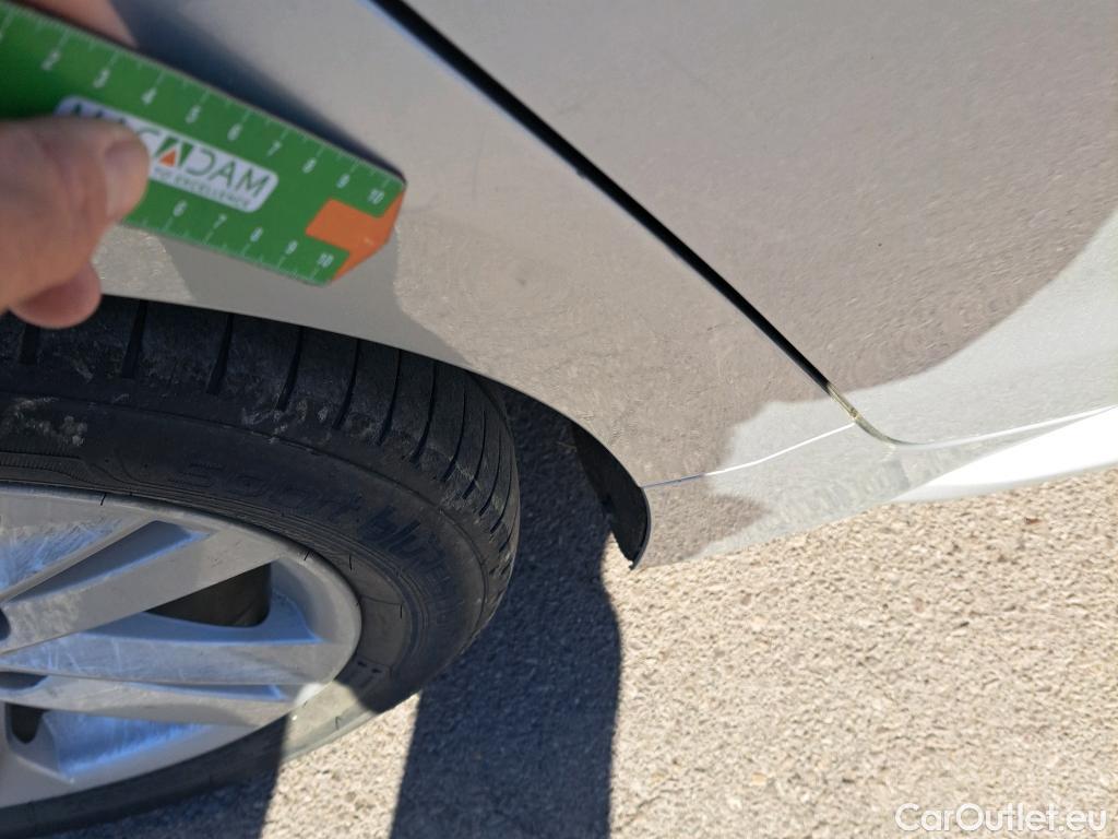  Toyota  Corolla TOYOTA  / 2019 / 5P / familiar 1.8 125H ACTIVE TECH E-CVT TOU SPORT #17