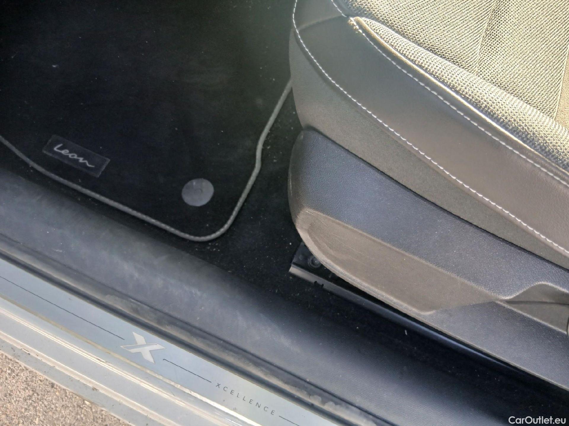  Seat  Leon SEAT Nuevo León / 2020 / 5P / familiar SP 1.4 e-Hybrid DSG S&S Xcellence Go L #2