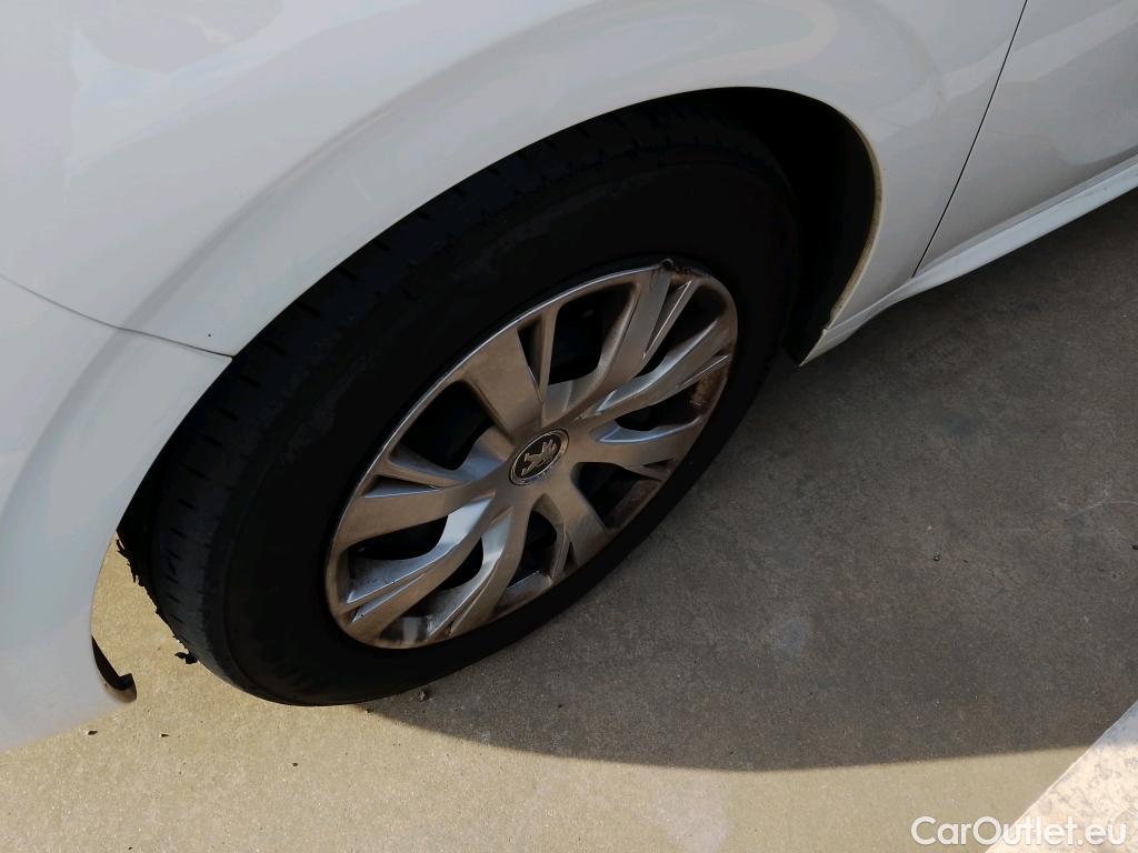  Peugeot  208 PEUGEOT  5p 1G berlina con portón 5P ACTIVE 1.6 BlueHDi 75 #23