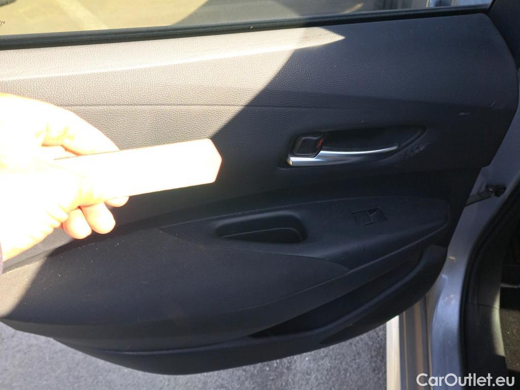  Toyota  Corolla TOYOTA  / 2019 / 5P / familiar 1.8 125H ACTIVE TECH E-CVT TOU SPORT #56