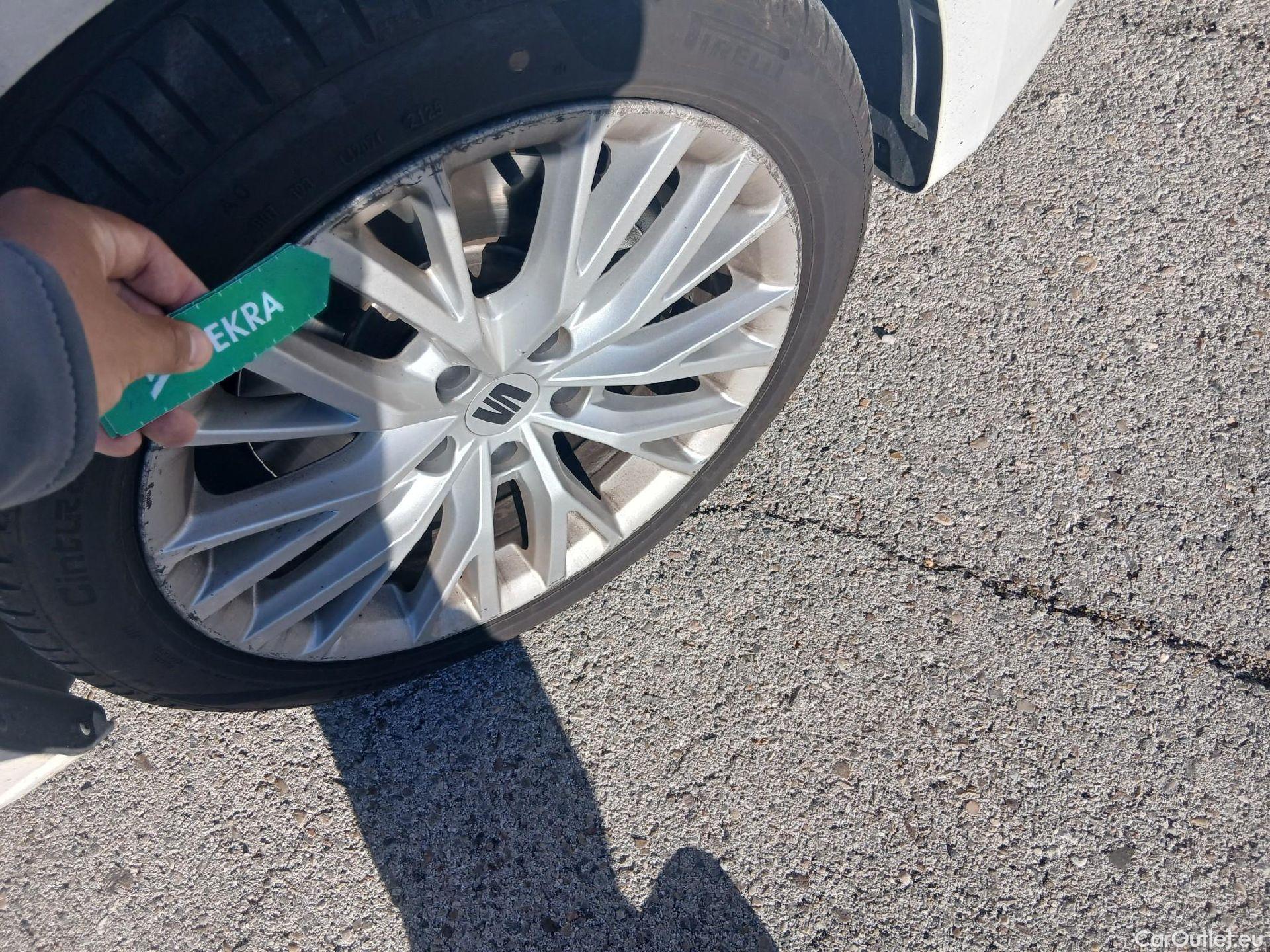  Seat  Leon SEAT Nuevo León / 2020 / 5P / familiar SP 1.4 e-Hybrid DSG S&S Xcellence Go L #23