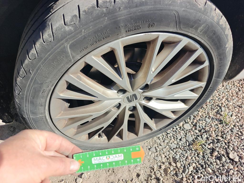  Seat  Leon SEAT Nuevo León / 2020 / 5P / familiar SP 1.4 e-Hybrid DSG S&S Xcellence Go L #28