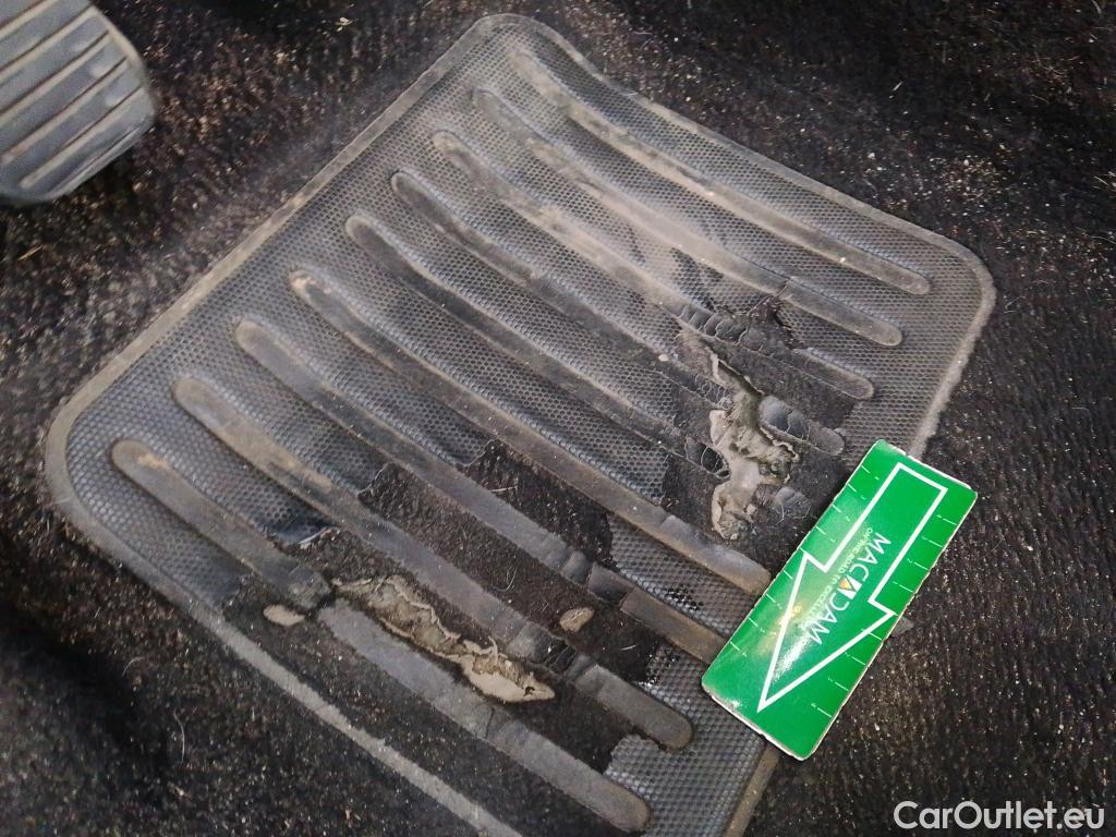  Peugeot  208 PEUGEOT  5p 1G berlina con portón 5P ACTIVE 1.6 BlueHDi 75 #6