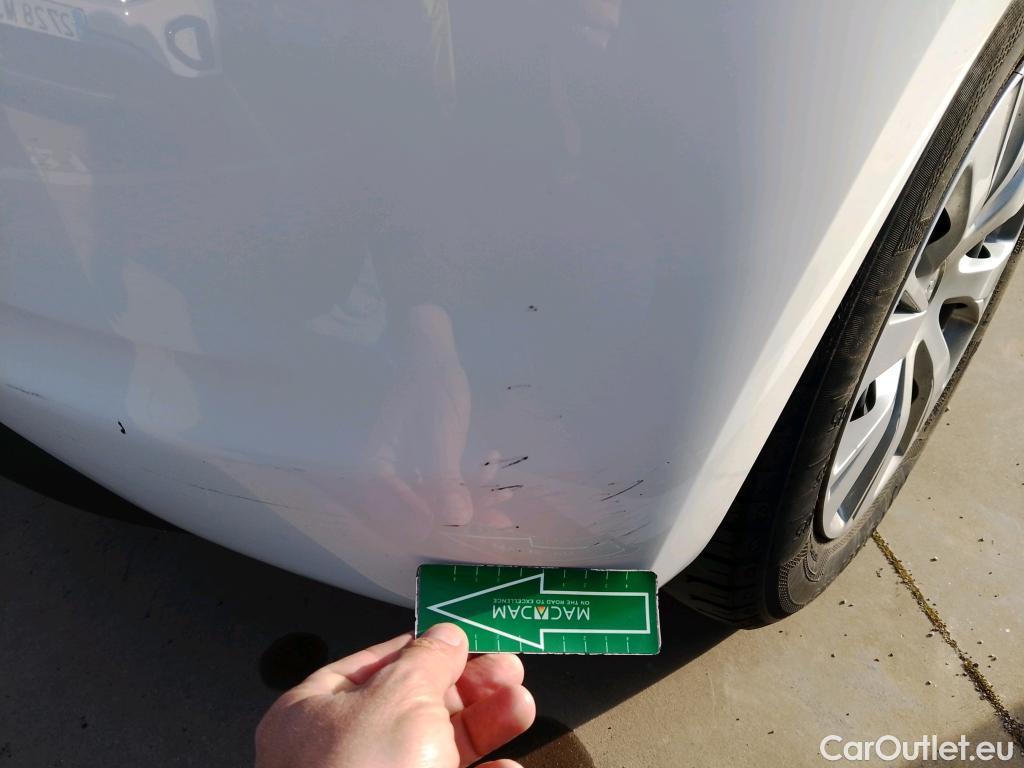  Peugeot  208 PEUGEOT  5p 1G berlina con portón 5P ACTIVE 1.6 BlueHDi 75 #19