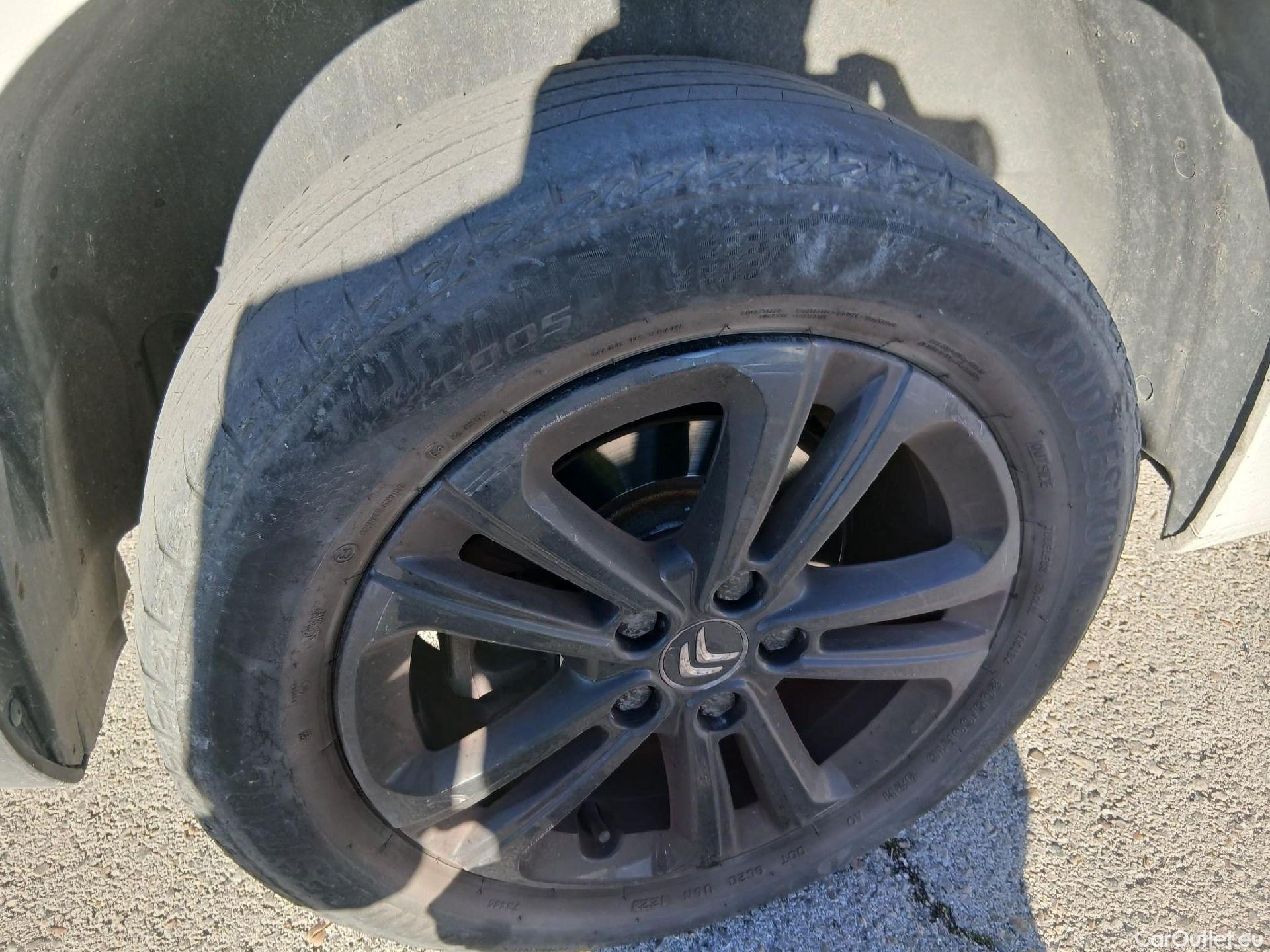  Citroen  Berlingo CITROEN  / 2018 / 5P / monovolumen compacto Talla M BlueHDi 100 SHINE #57