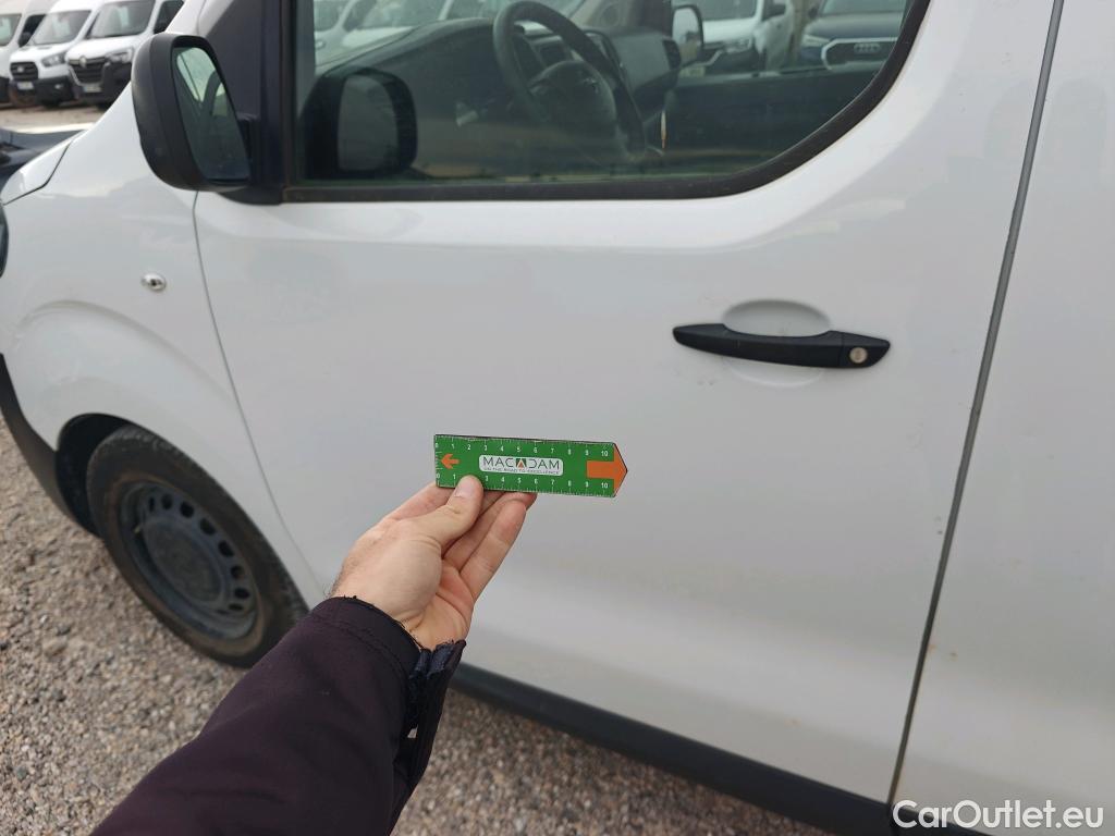  Opel  Vivaro OPEL  / 2019 / 4P / furgón 1.5 D 88kW (120CV) M Std Express M.P. DC #54