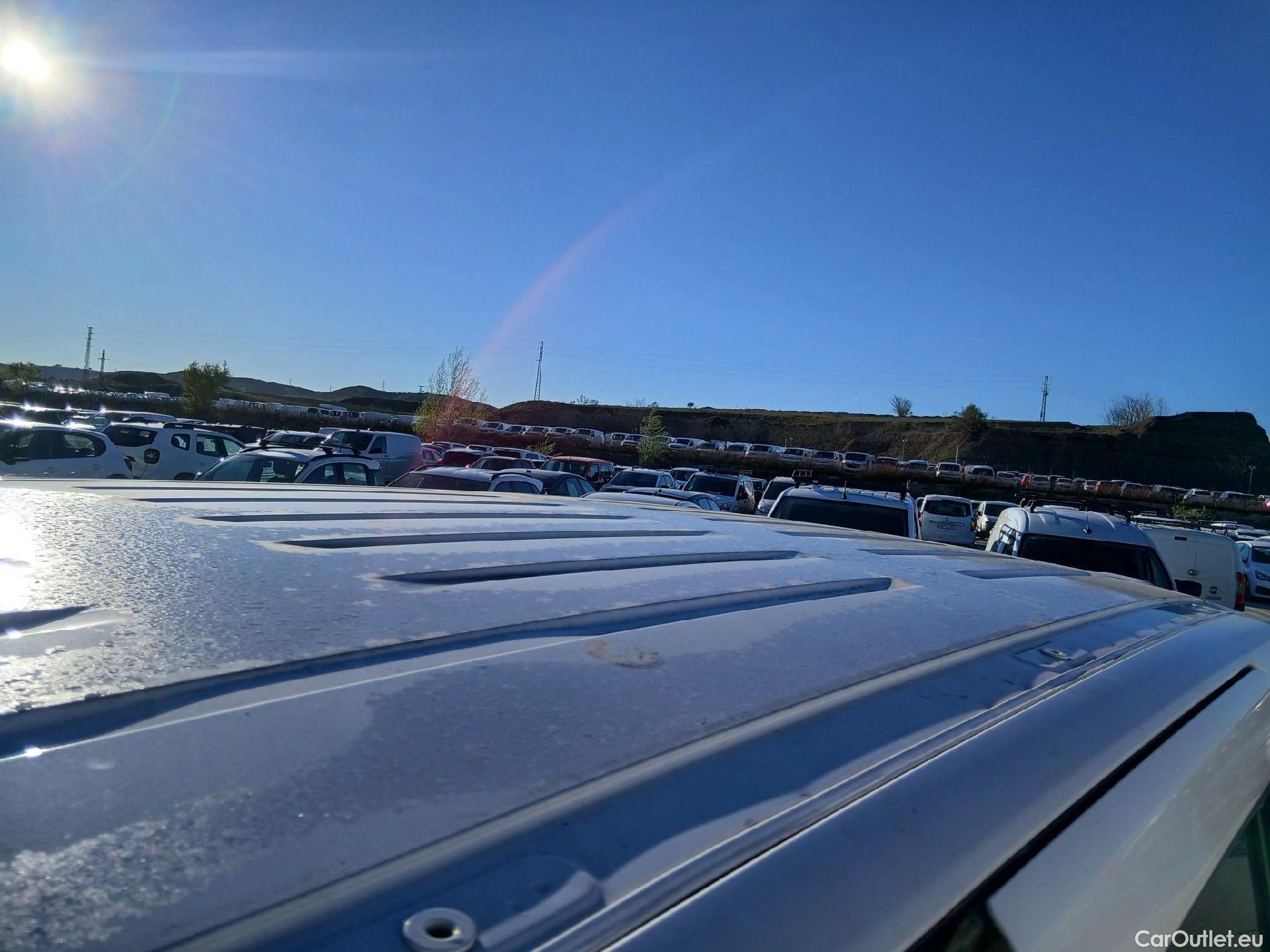  Citroen  Berlingo CITROEN  / 2018 / 5P / monovolumen compacto Talla M BlueHDi 100 SHINE #32