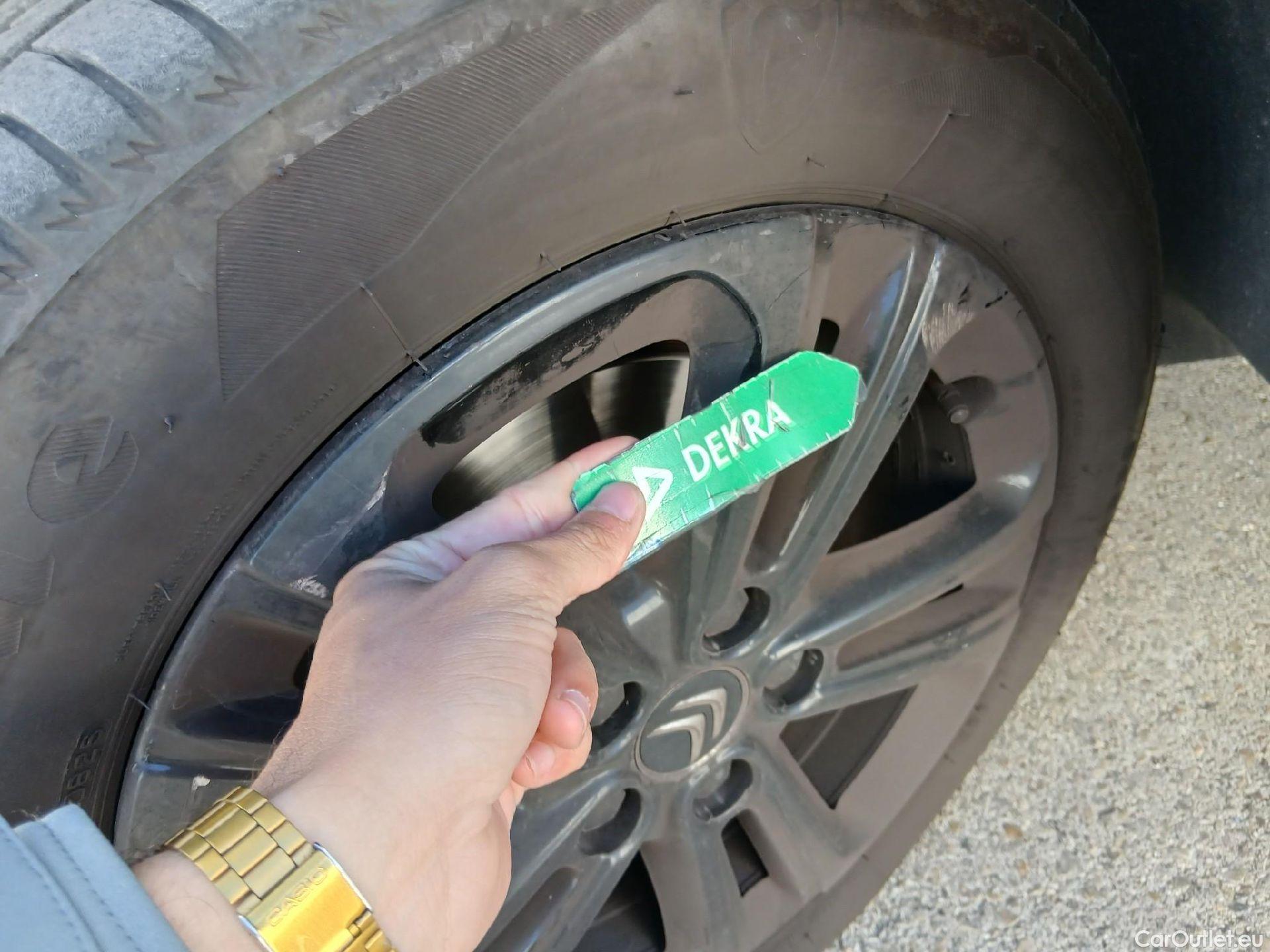  Citroen  Berlingo CITROEN  / 2018 / 5P / monovolumen compacto Talla M BlueHDi 100 SHINE #19