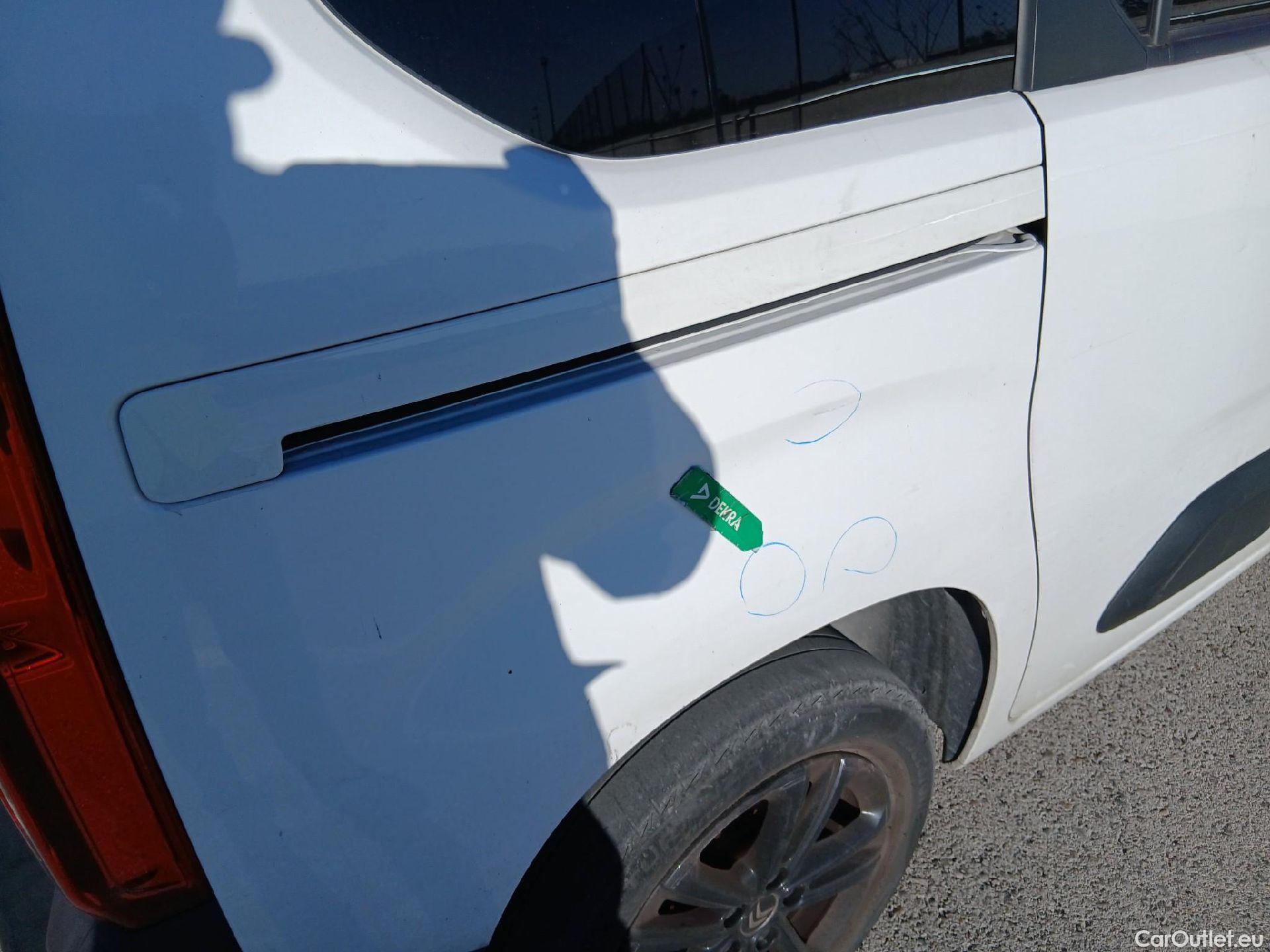  Citroen  Berlingo CITROEN  / 2018 / 5P / monovolumen compacto Talla M BlueHDi 100 SHINE #60