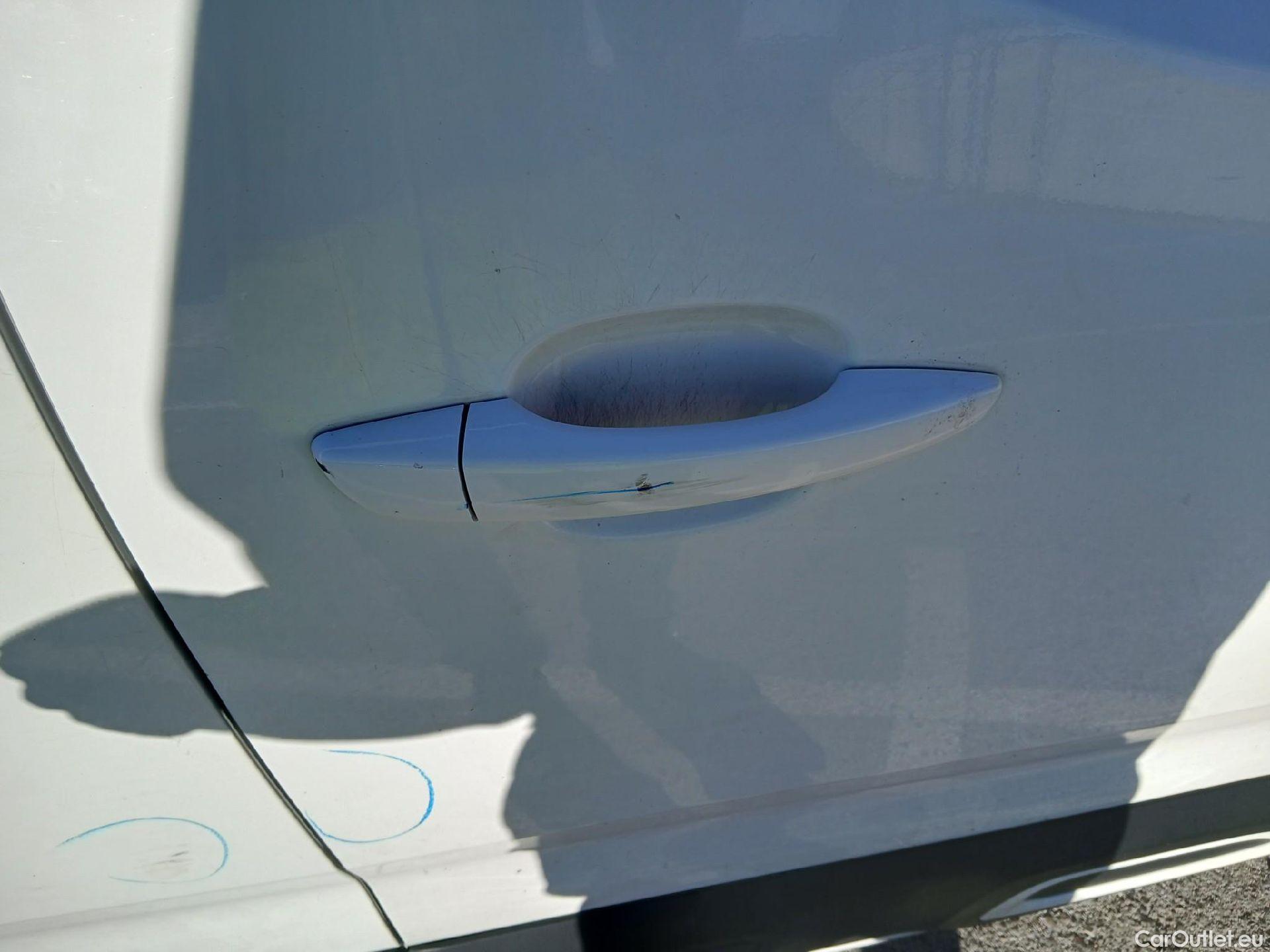  Citroen  Berlingo CITROEN  / 2018 / 5P / monovolumen compacto Talla M BlueHDi 100 SHINE #65