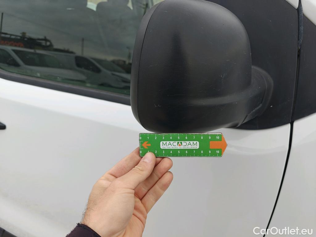  Opel  Vivaro OPEL  / 2019 / 4P / furgón 1.5 D 88kW (120CV) M Std Express M.P. DC #83