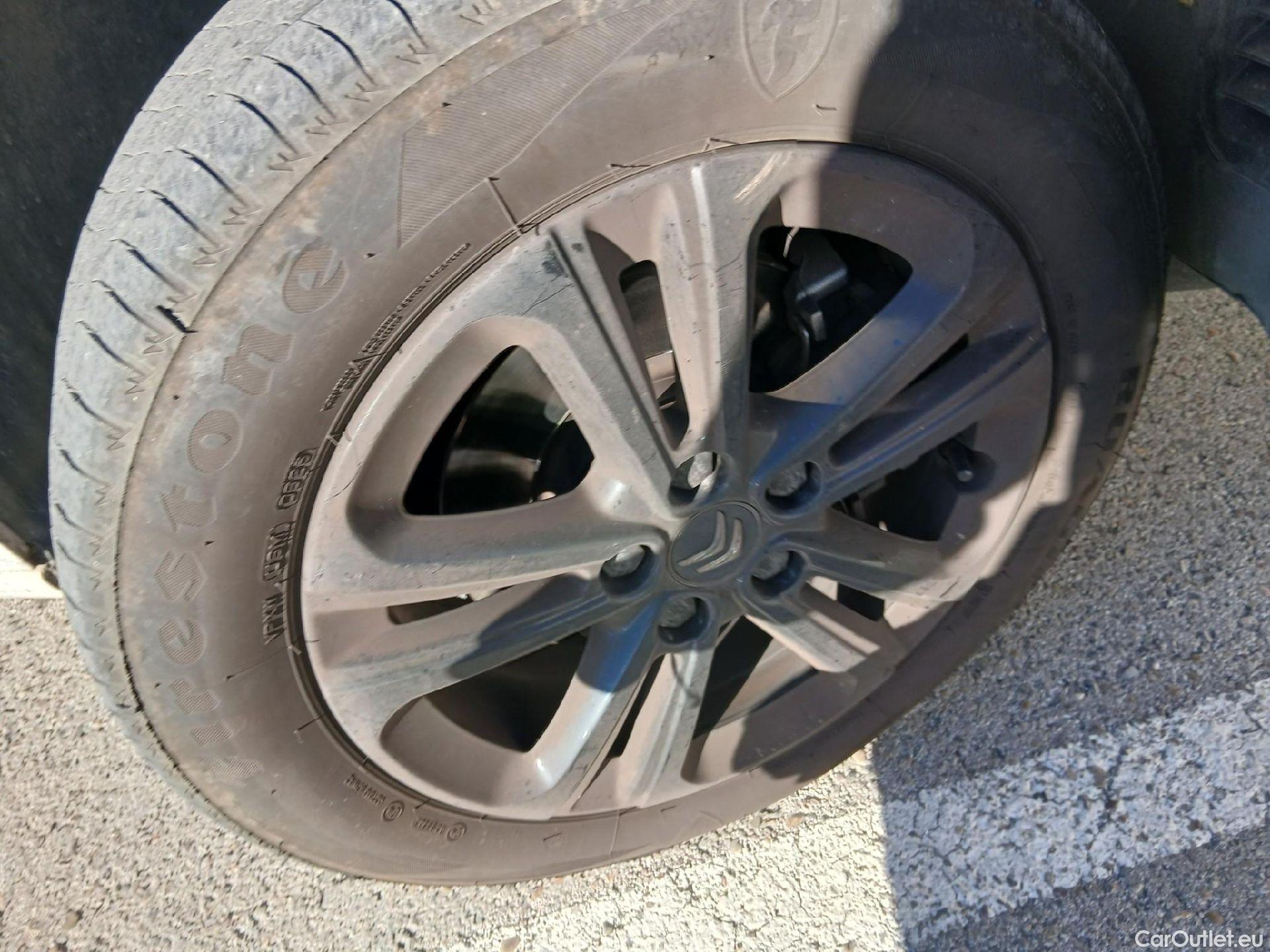  Citroen  Berlingo CITROEN  / 2018 / 5P / monovolumen compacto Talla M BlueHDi 100 SHINE #72