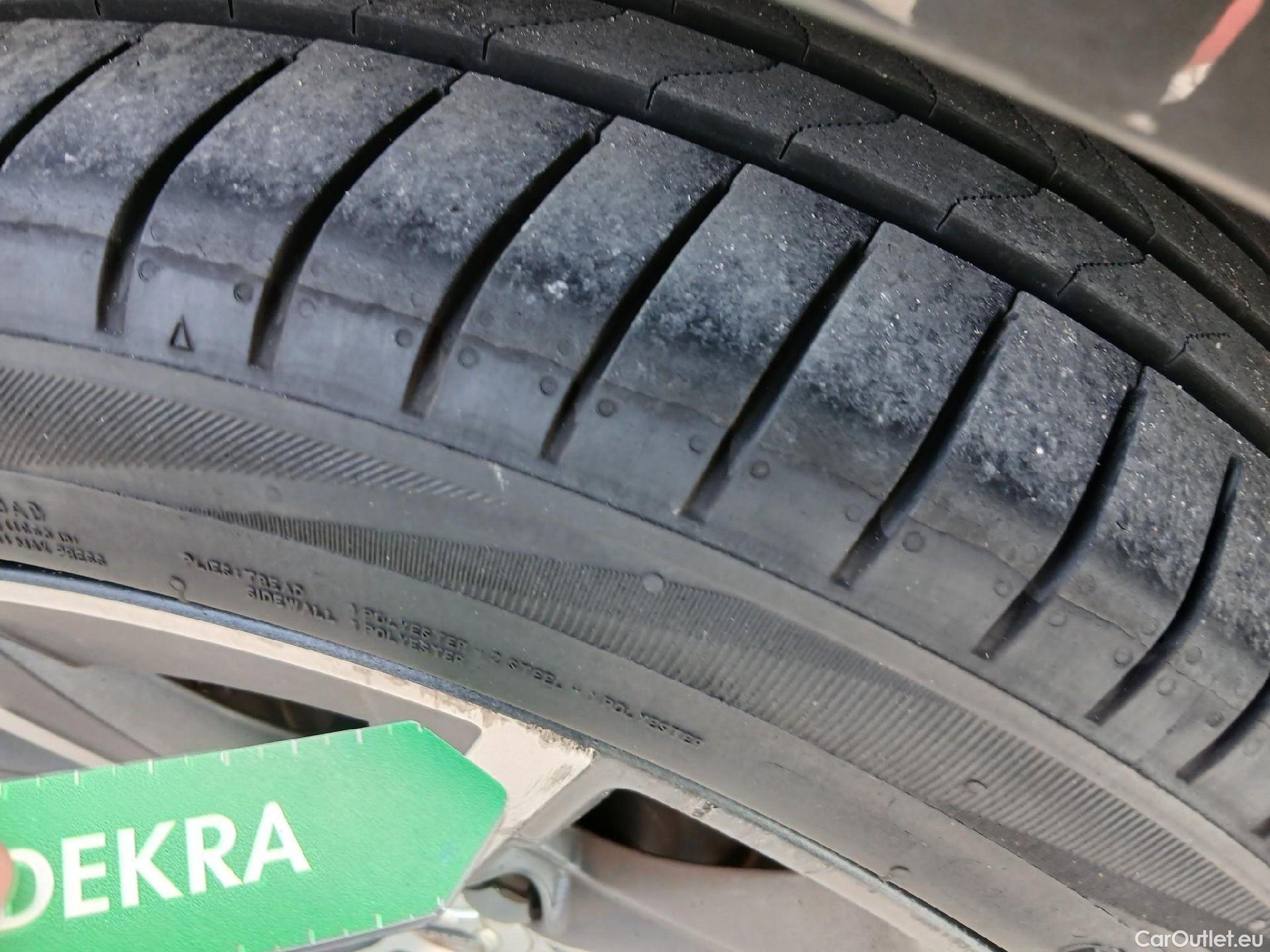  Volvo  V60 VOLVO  / 2018 / 5P / familiar 2.0 B4 (D) Momentum Auto #3