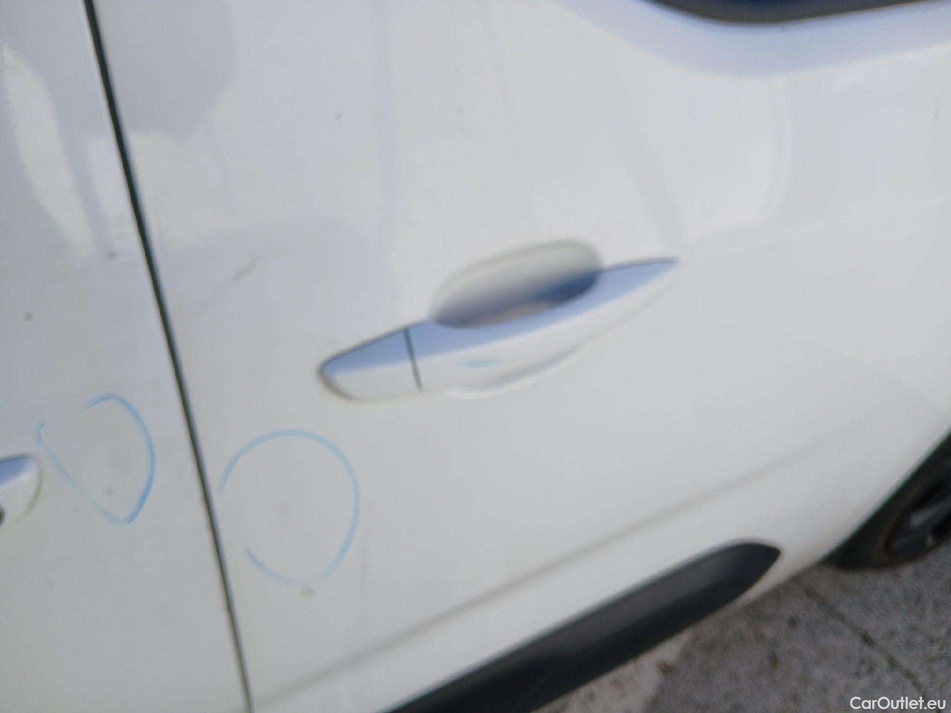  Citroen  Berlingo CITROEN  / 2018 / 5P / monovolumen compacto Talla M BlueHDi 100 SHINE #35