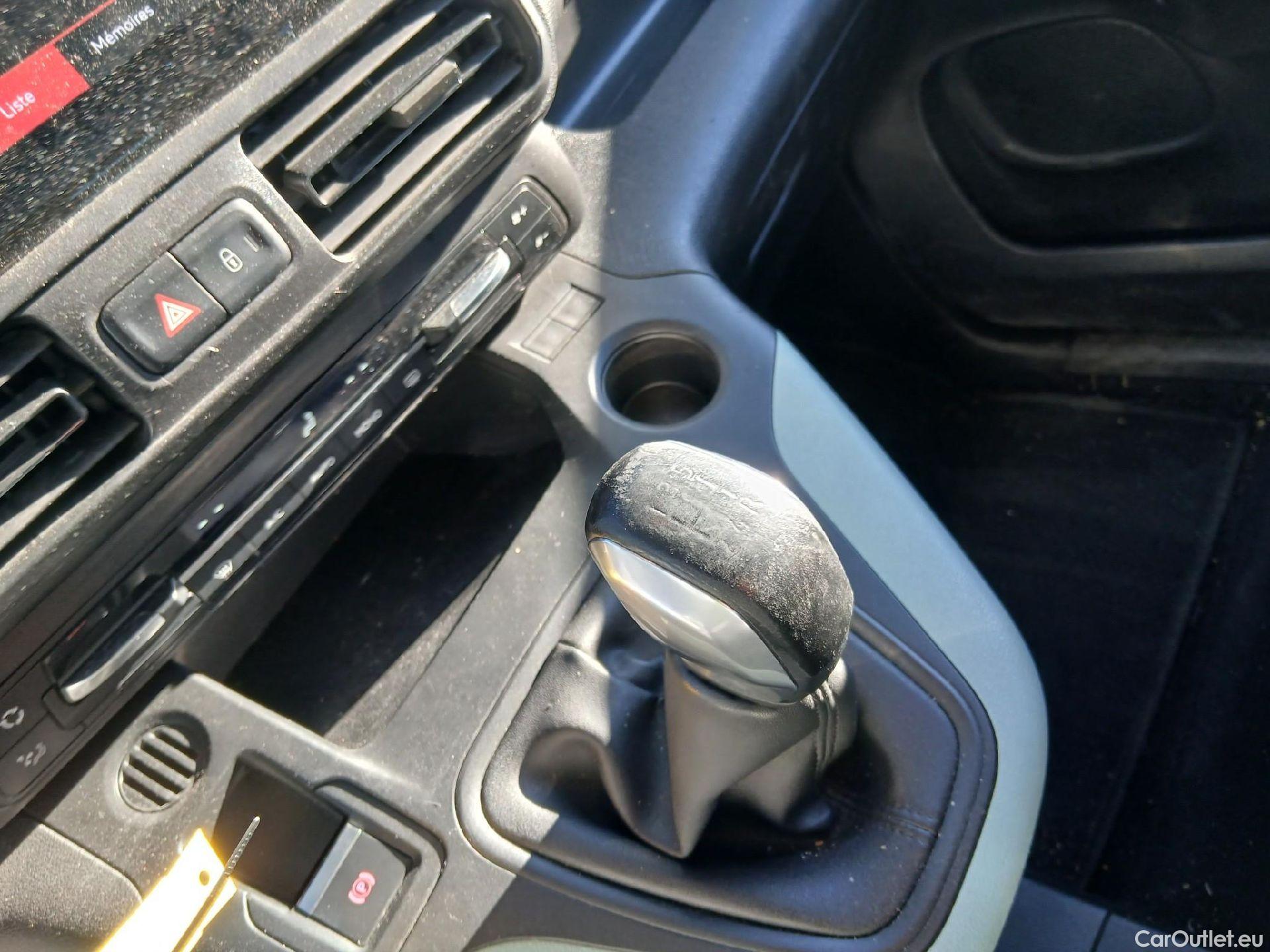  Citroen  Berlingo CITROEN  / 2018 / 5P / monovolumen compacto Talla M BlueHDi 100 SHINE #30