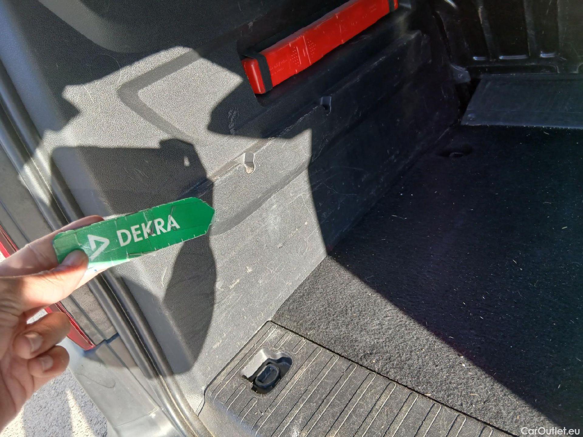  Citroen  Berlingo CITROEN  / 2018 / 5P / monovolumen compacto Talla M BlueHDi 100 SHINE #50