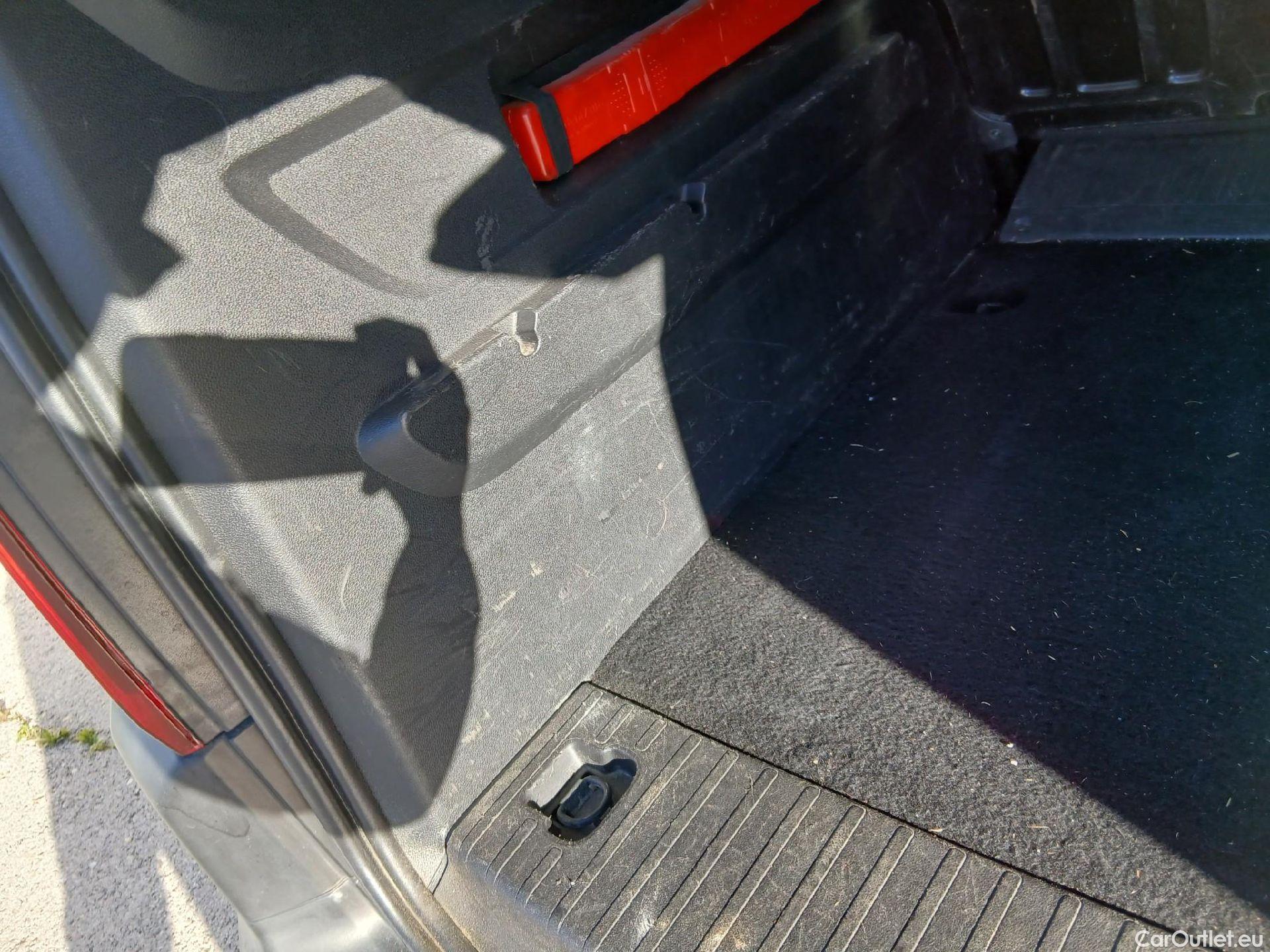  Citroen  Berlingo CITROEN  / 2018 / 5P / monovolumen compacto Talla M BlueHDi 100 SHINE #49