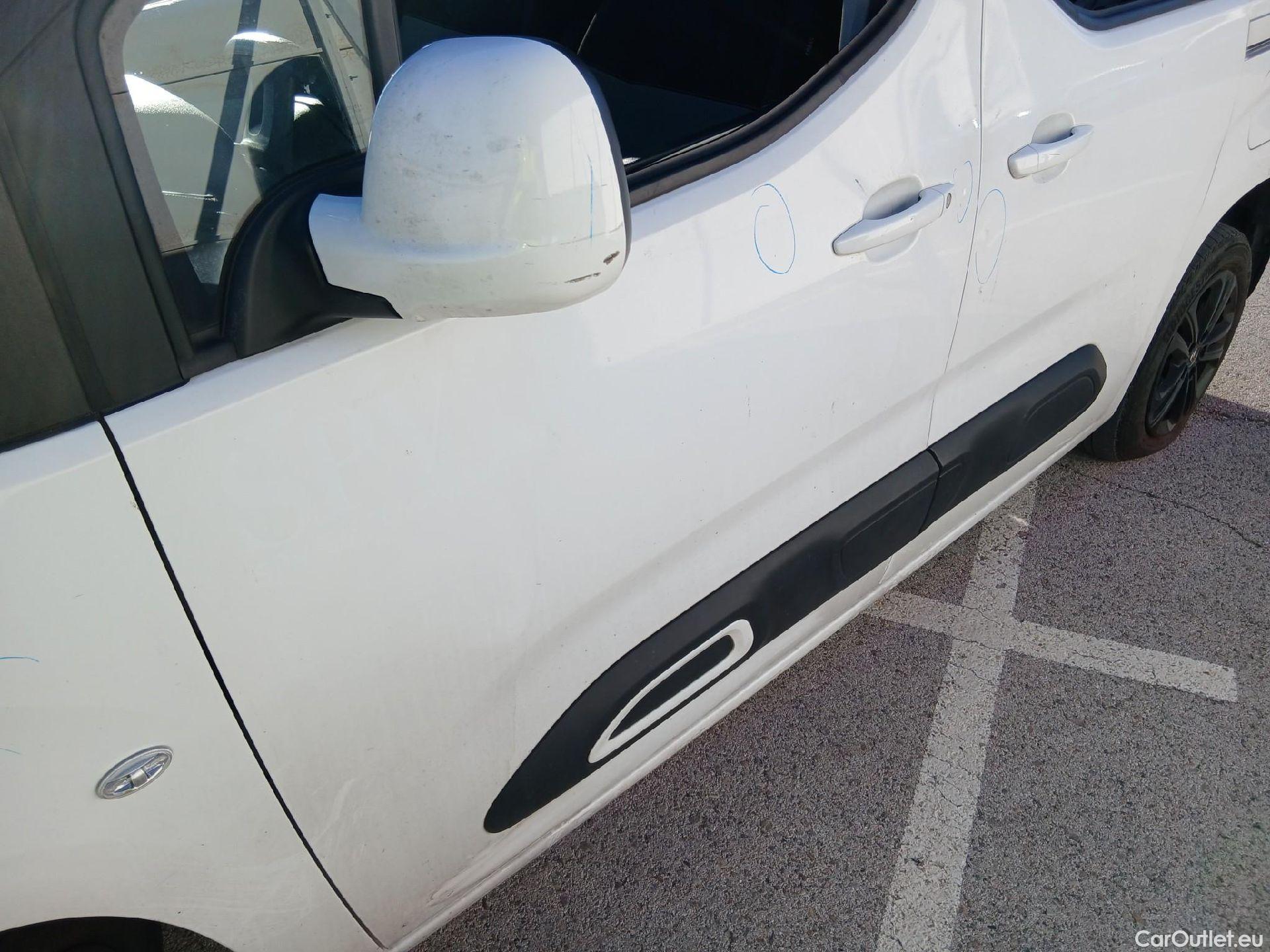  Citroen  Berlingo CITROEN  / 2018 / 5P / monovolumen compacto Talla M BlueHDi 100 SHINE #25