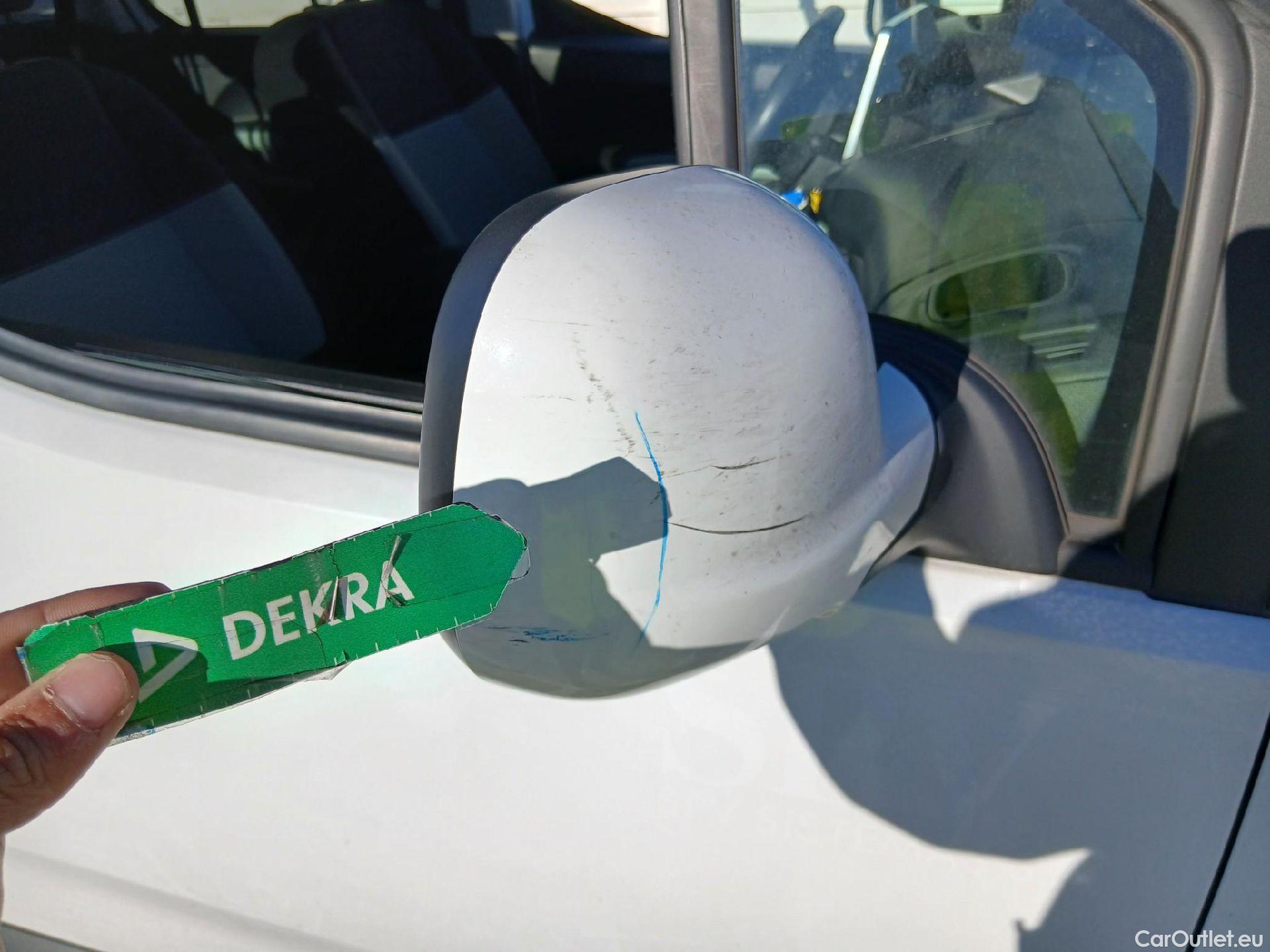  Citroen  Berlingo CITROEN  / 2018 / 5P / monovolumen compacto Talla M BlueHDi 100 SHINE #68