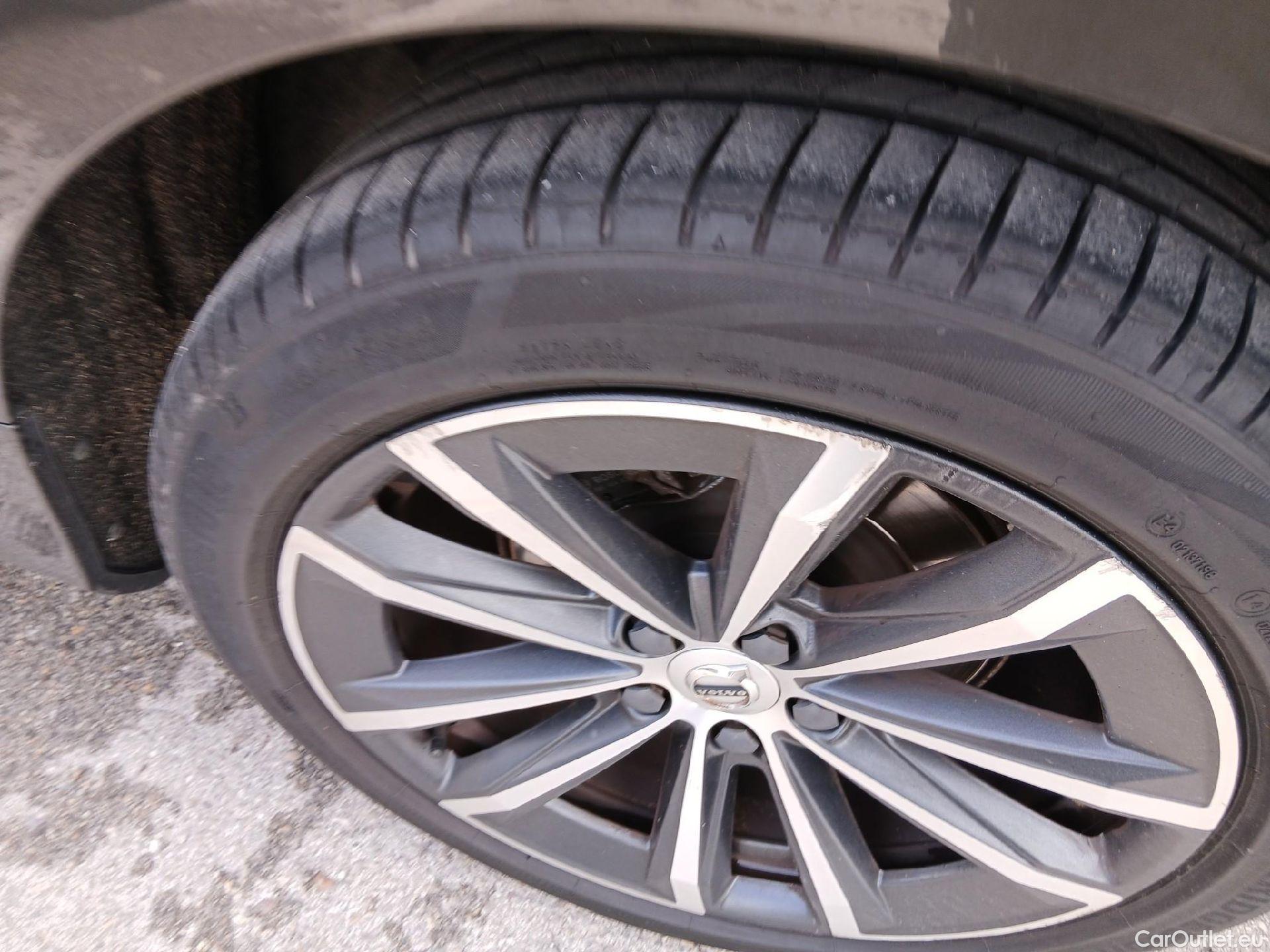  Volvo  V60 VOLVO  / 2018 / 5P / familiar 2.0 B4 (D) Momentum Auto #4