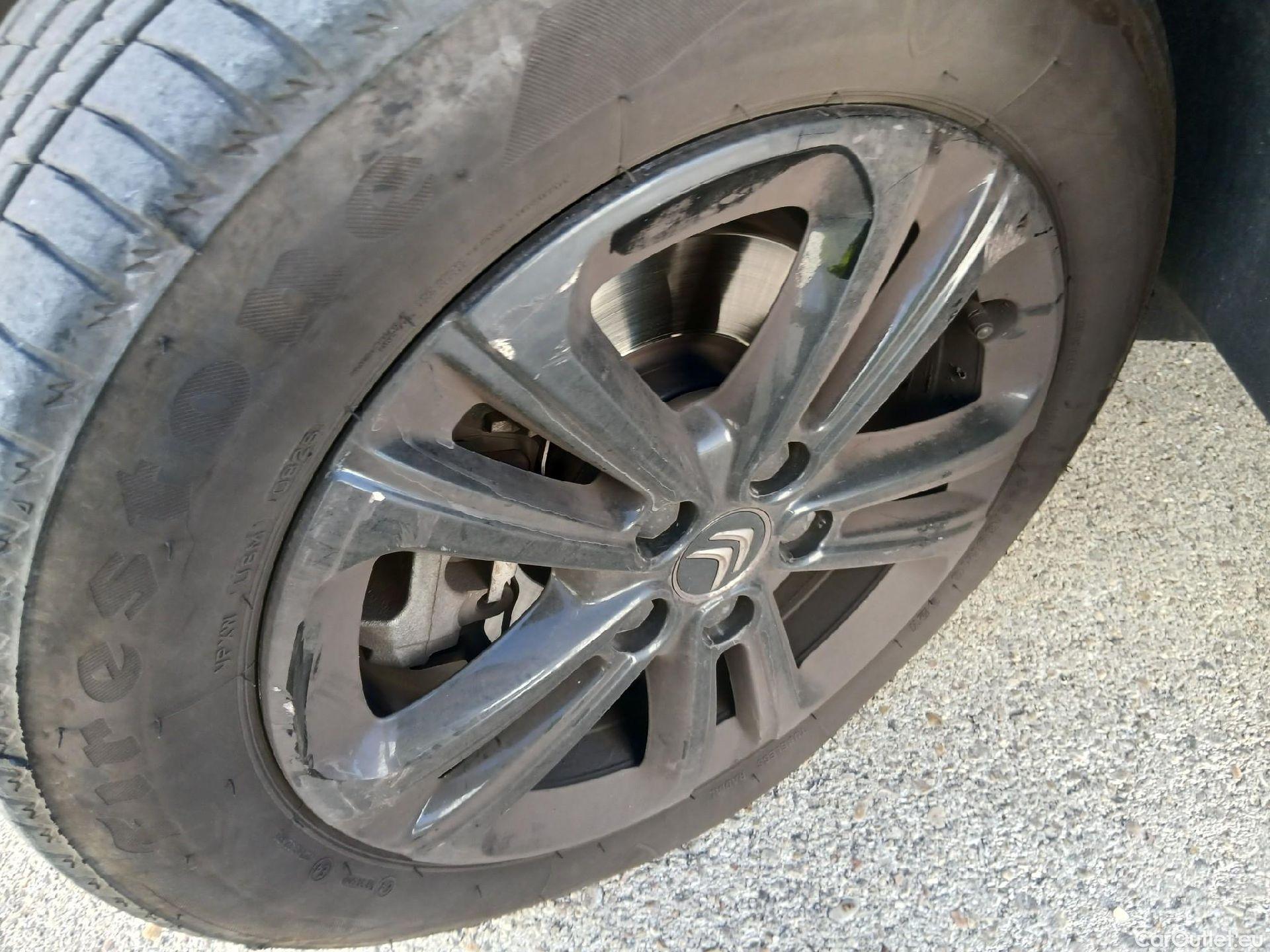  Citroen  Berlingo CITROEN  / 2018 / 5P / monovolumen compacto Talla M BlueHDi 100 SHINE #18